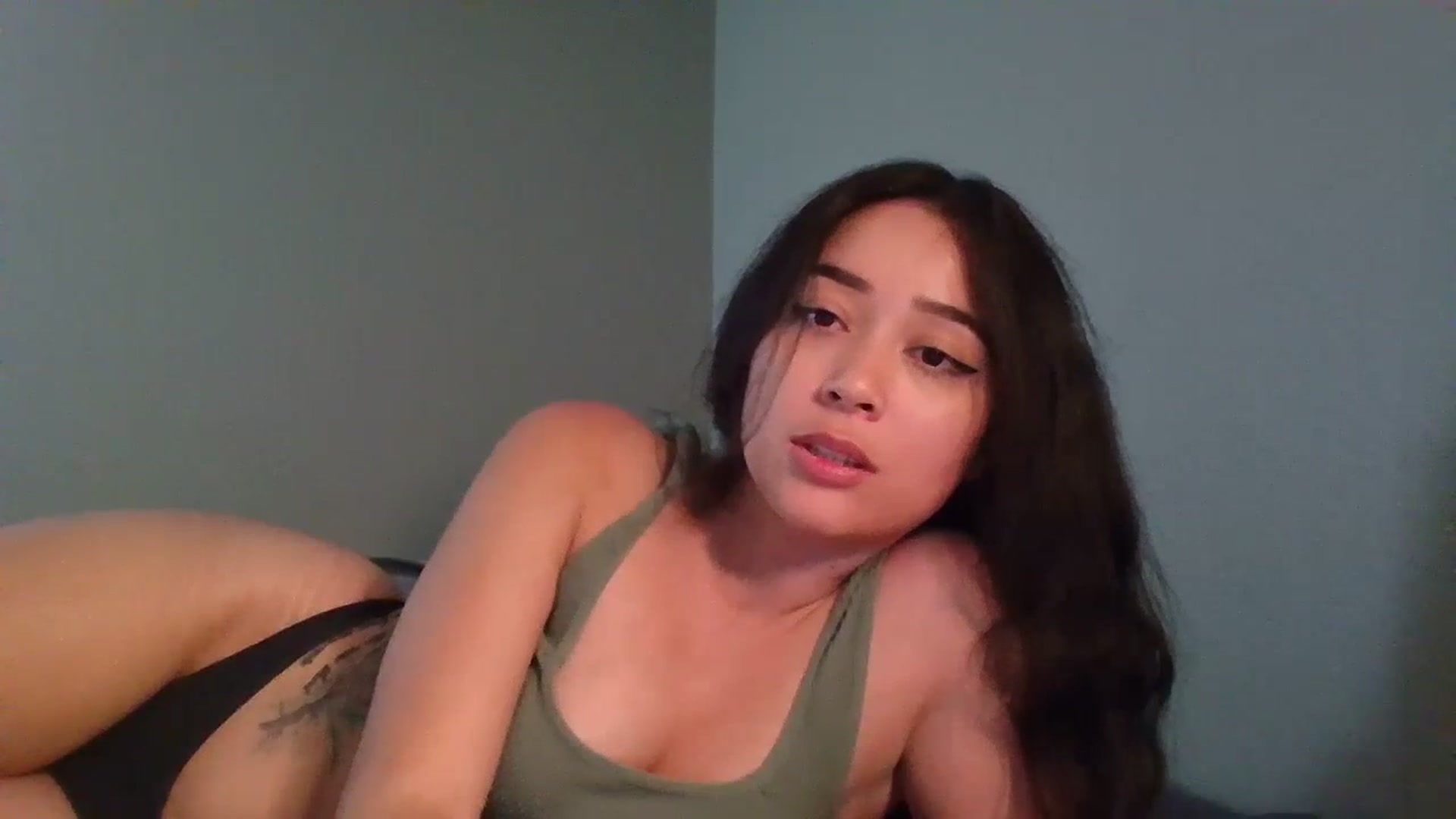 Gallery image thumbnail from hunniinut's myfreecams stream on, 09/14/2023, 05:13 image 6 of 20