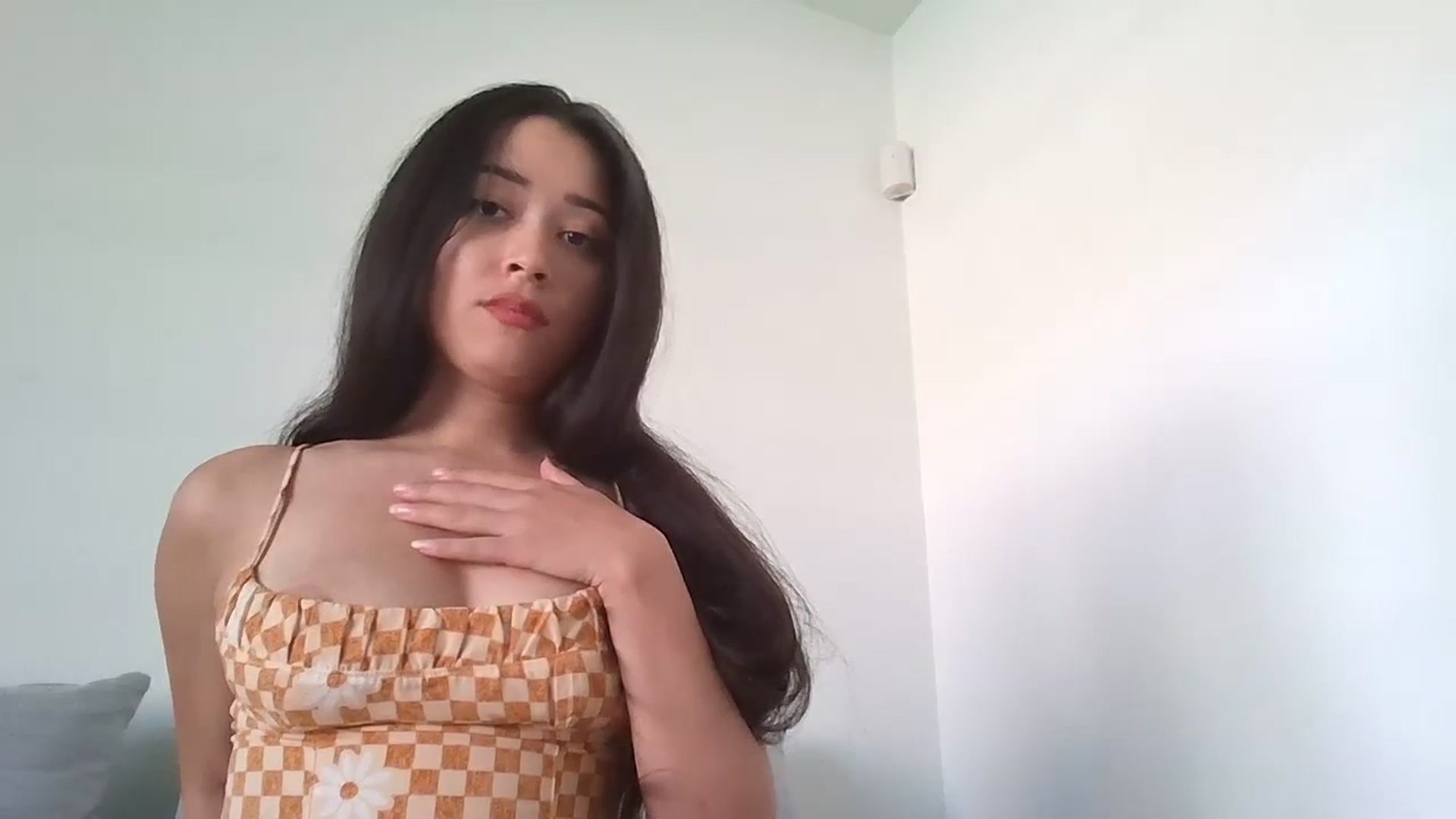 Gallery image thumbnail from hunniinut's myfreecams stream on, 10/17/2023, 21:24 image 18 of 20