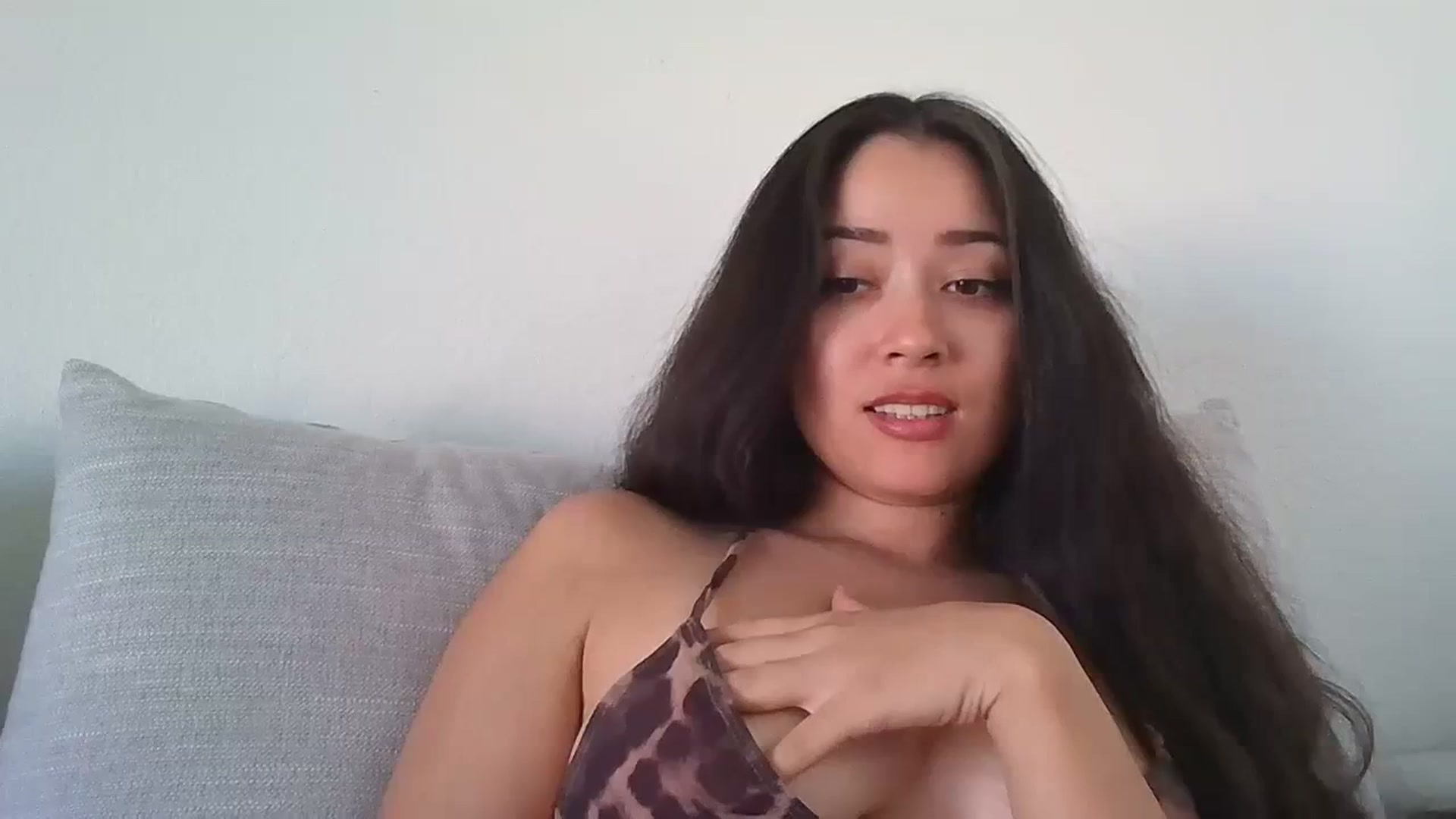 Gallery image thumbnail from hunniinut's myfreecams stream on, 10/22/2023, 22:09 image 18 of 20