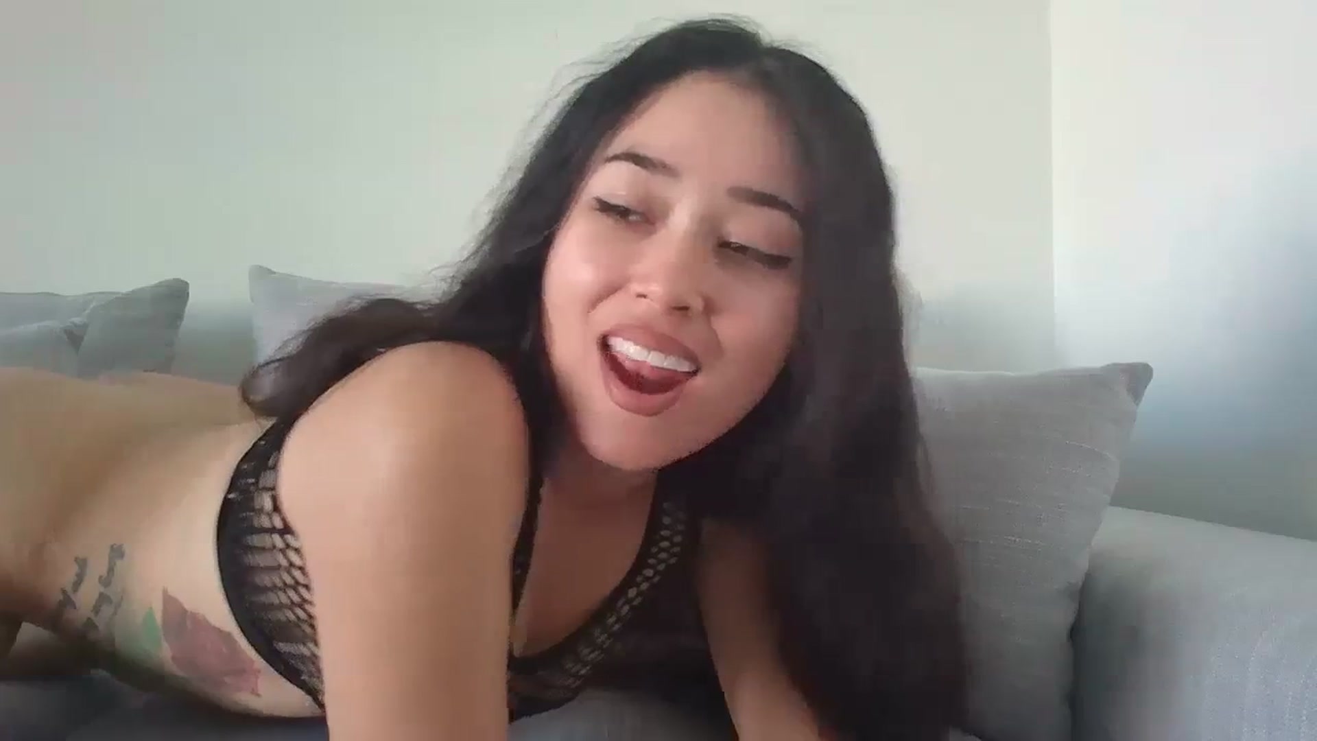Gallery image thumbnail from hunniinut's myfreecams stream on, 12/08/2023, 20:33 image 14 of 20