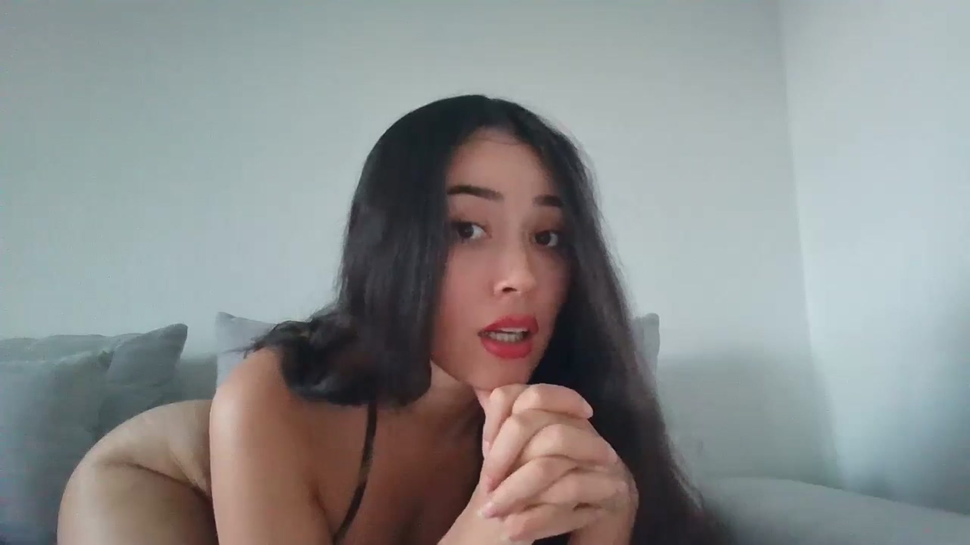 Gallery image thumbnail from hunniinut's myfreecams stream on, 12/13/2023, 24:07 image 2 of 20