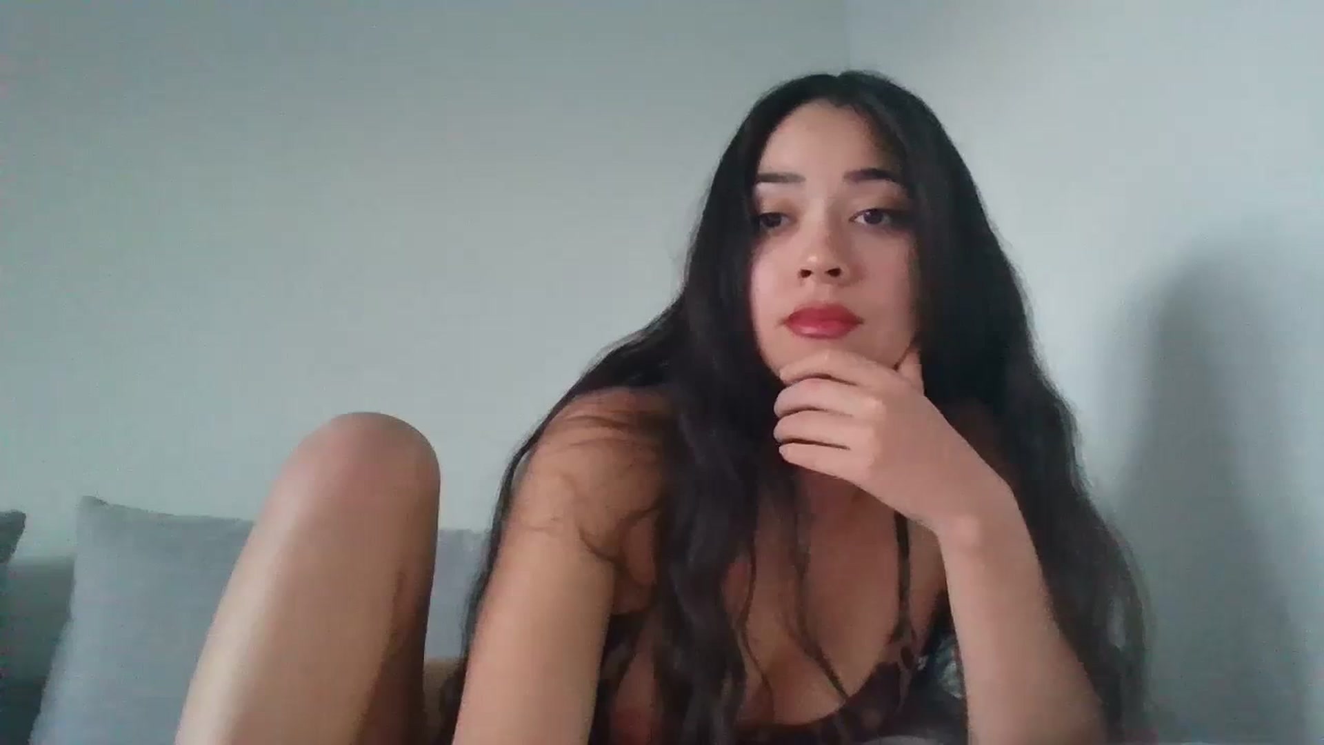 Gallery image thumbnail from hunniinut's myfreecams stream on, 12/13/2023, 24:07 image 15 of 20