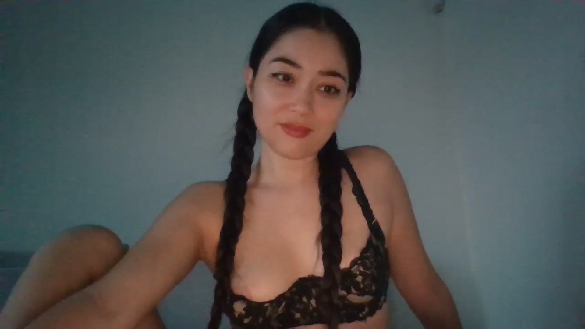Gallery image thumbnail from hunniinut's myfreecams stream on, 12/18/2023, 24:55 image 12 of 20