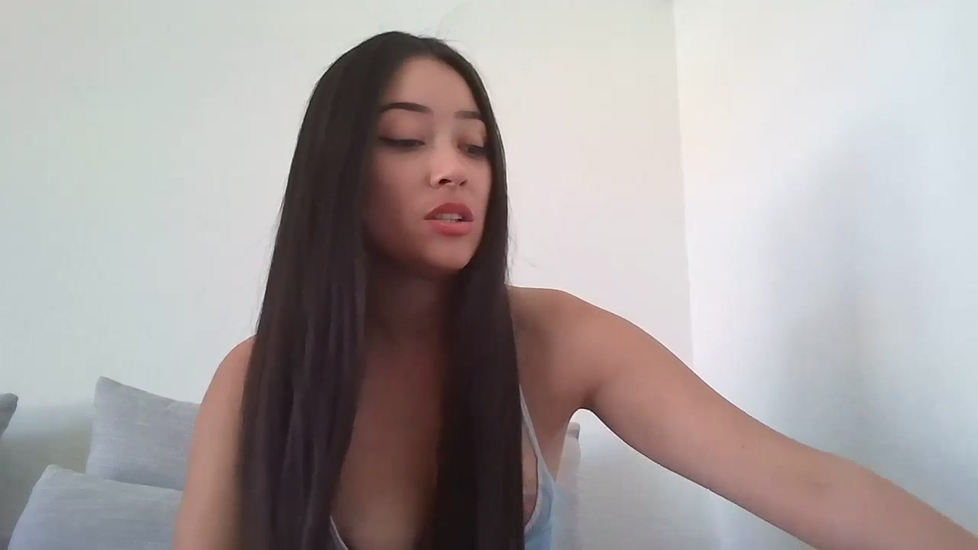 Gallery image thumbnail from hunniinut's myfreecams stream on, 05/12/2024, 23:23 image 4 of 20