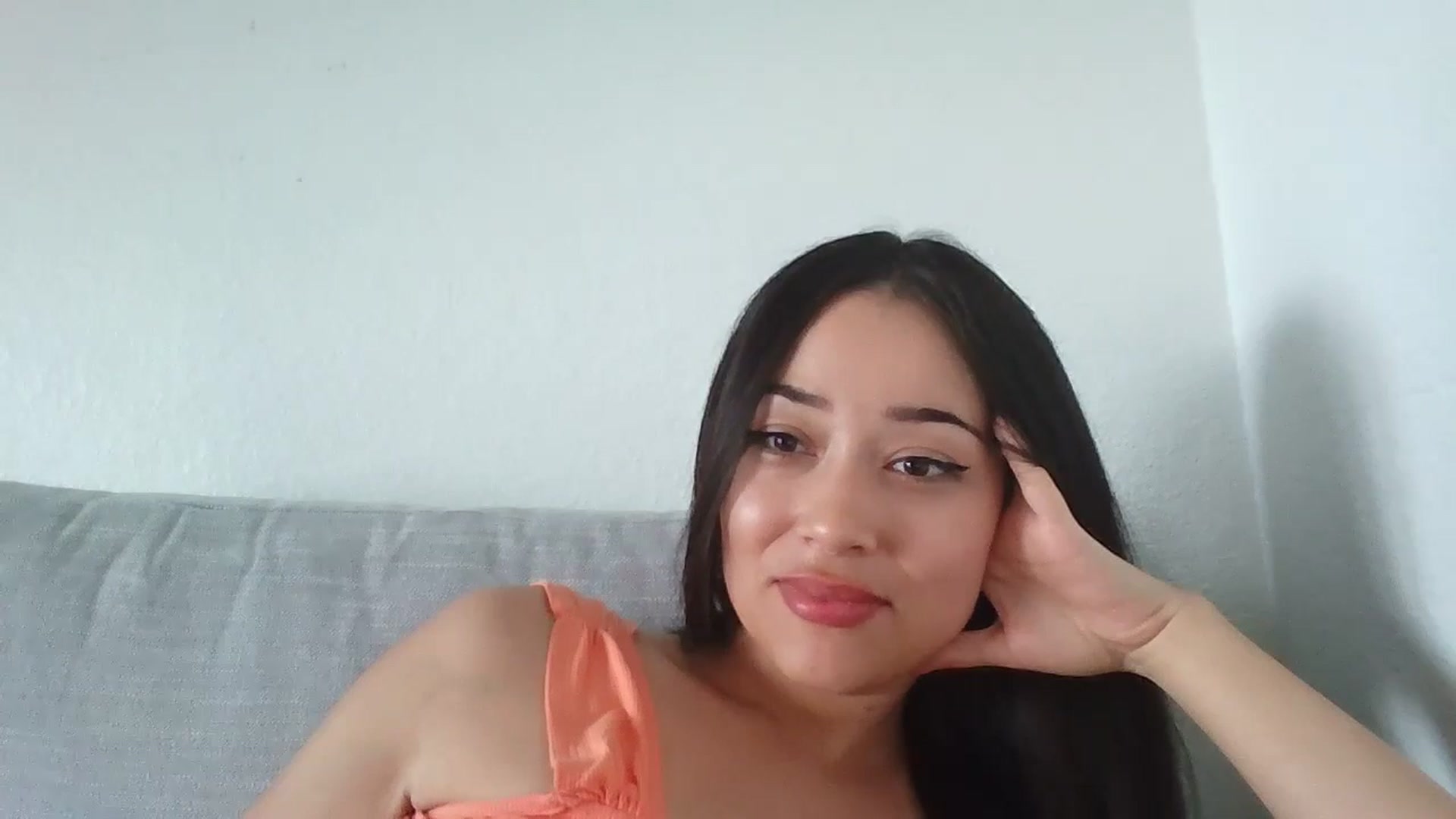 Gallery image thumbnail from hunniinut's myfreecams stream on, 05/14/2024, 01:21 image 8 of 20