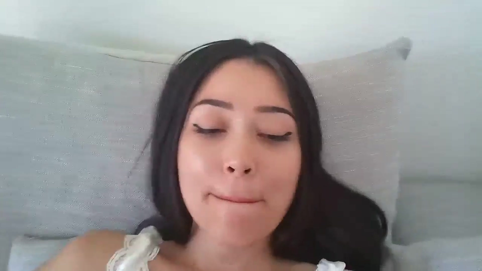Gallery image thumbnail from hunniinut's myfreecams stream on, 05/16/2024, 23:34 image 12 of 20