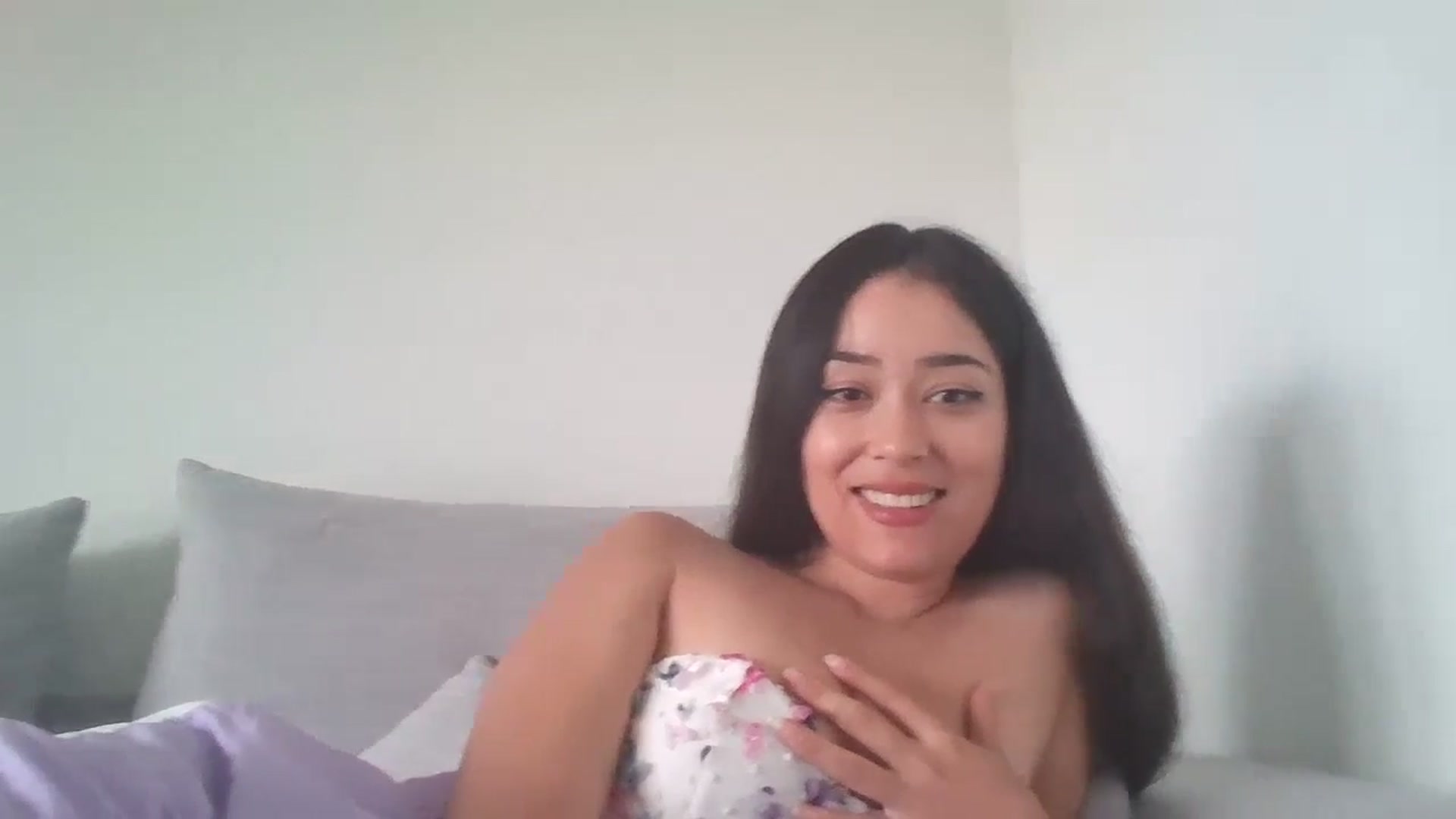 Gallery image thumbnail from hunniinut's myfreecams stream on, 05/21/2024, 01:21 image 15 of 20