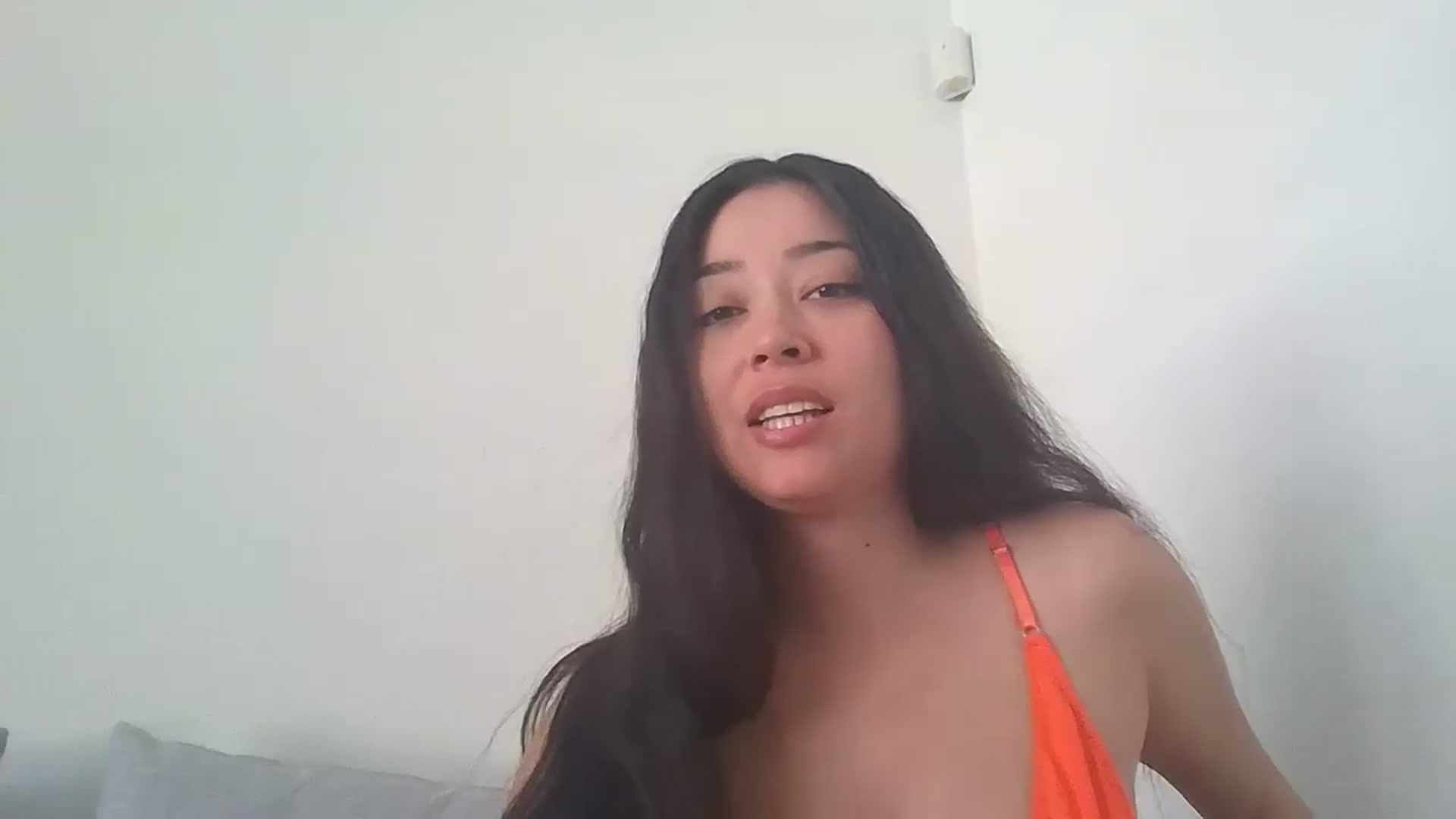 Gallery image thumbnail from hunniinut's myfreecams stream on, 06/16/2024, 20:19 image 6 of 20