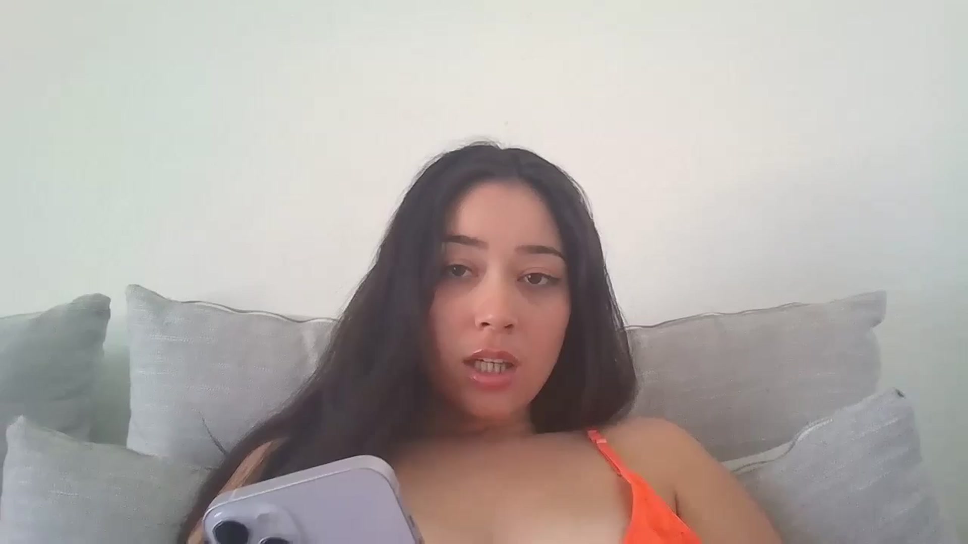 Gallery image thumbnail from hunniinut's myfreecams stream on, 06/16/2024, 20:45 image 13 of 20