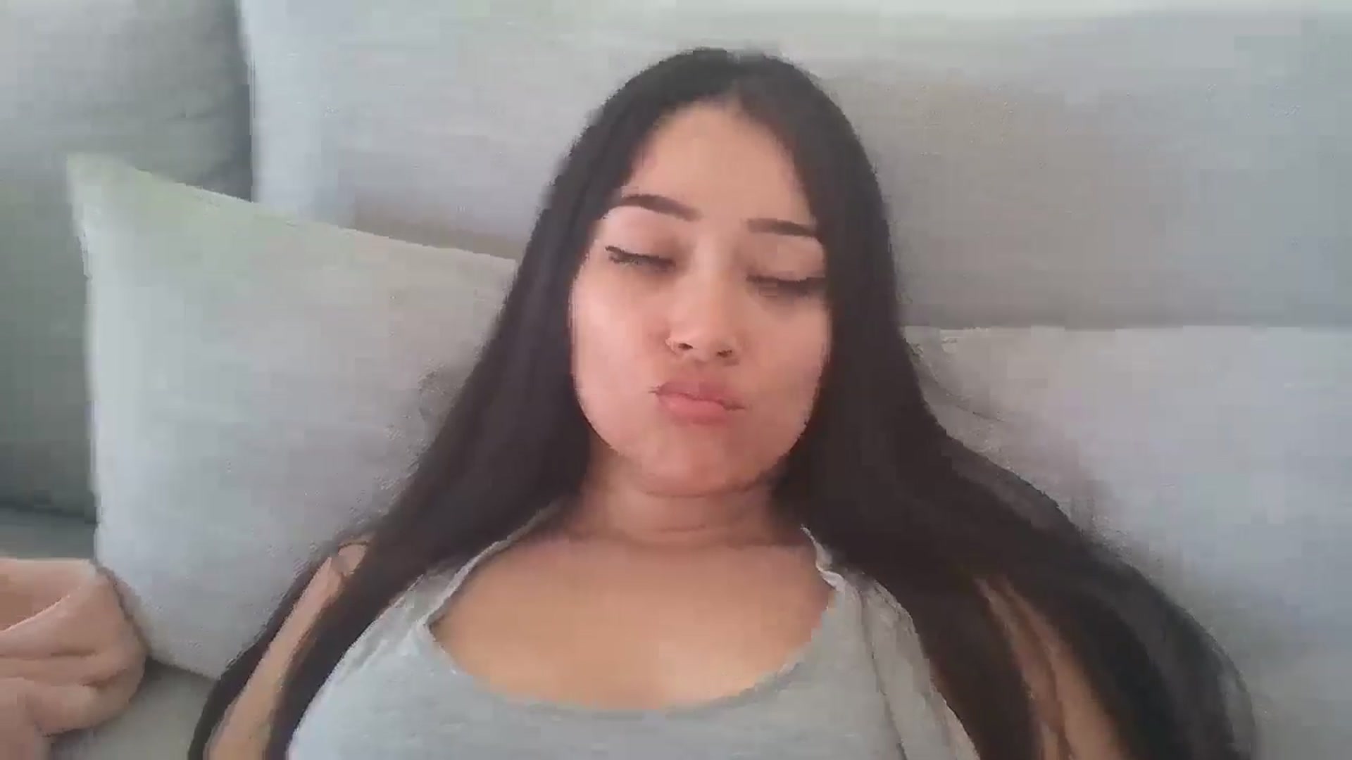 Gallery image thumbnail from hunniinut's myfreecams stream on, 06/19/2024, 23:13 image 14 of 20