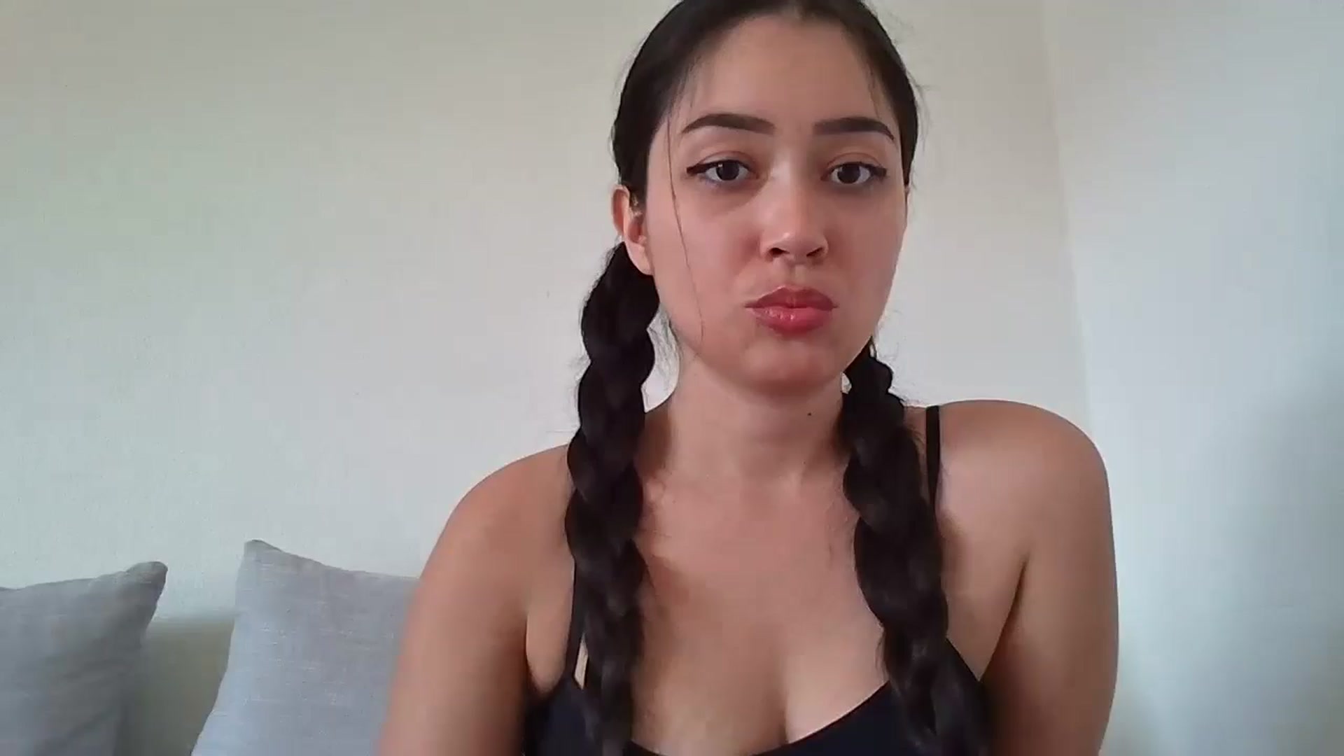 Gallery image thumbnail from hunniinut's myfreecams stream on, 07/09/2024, 01:25 image 1 of 20