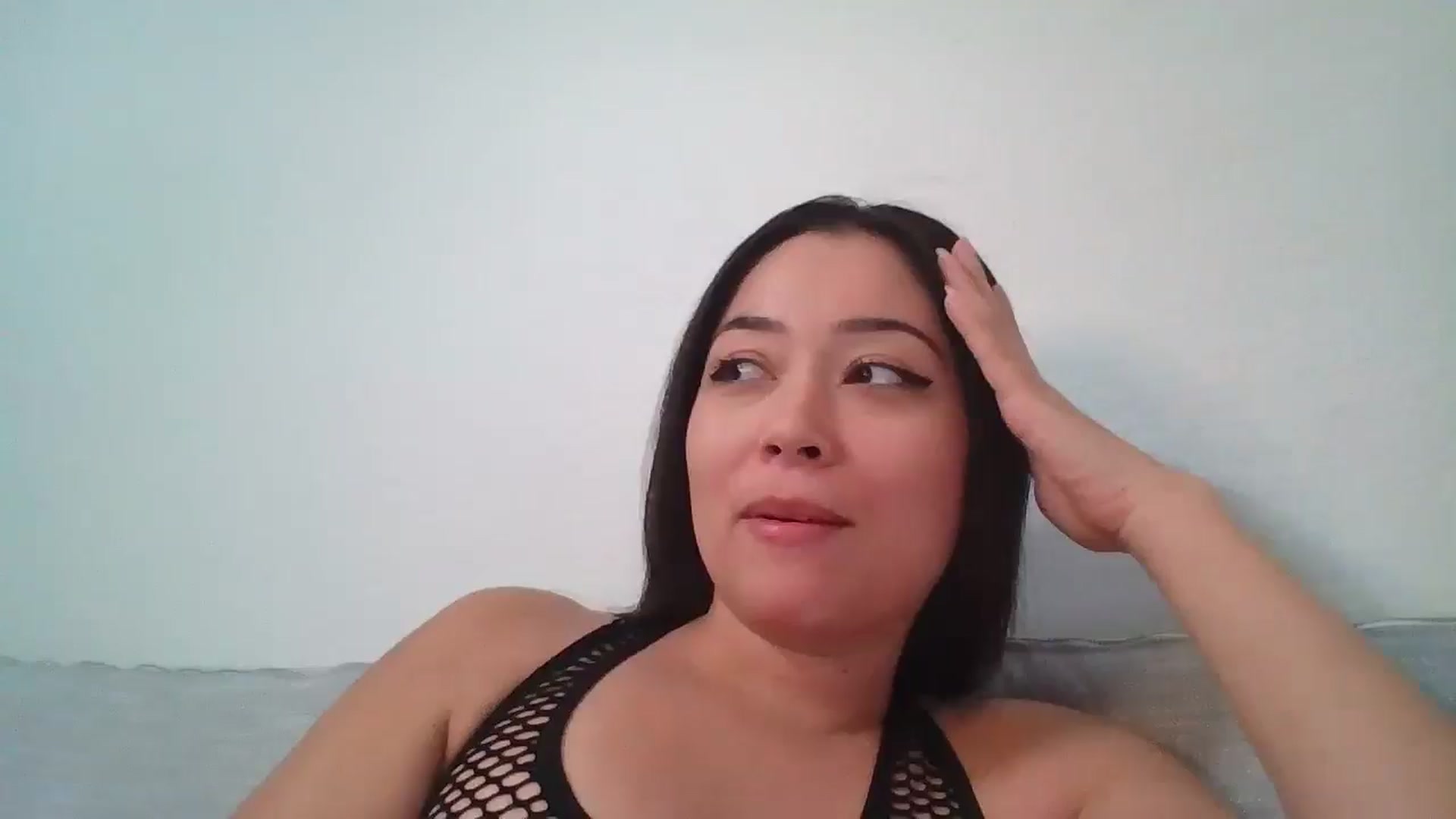 Gallery image thumbnail from hunniinut's myfreecams stream on, 11/19/2024, 05:13 image 14 of 20