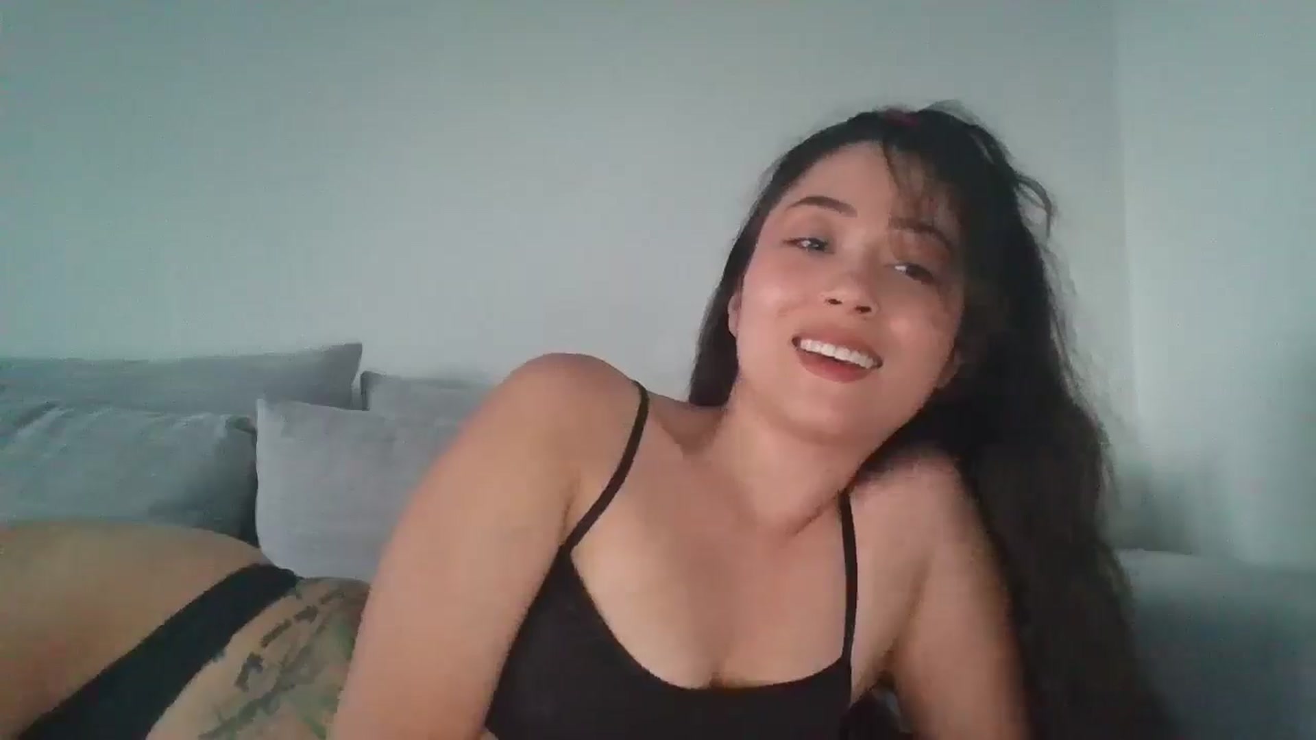 Gallery image thumbnail from hunniinut's myfreecams stream on, 03/02/2025, 01:37 image 14 of 20