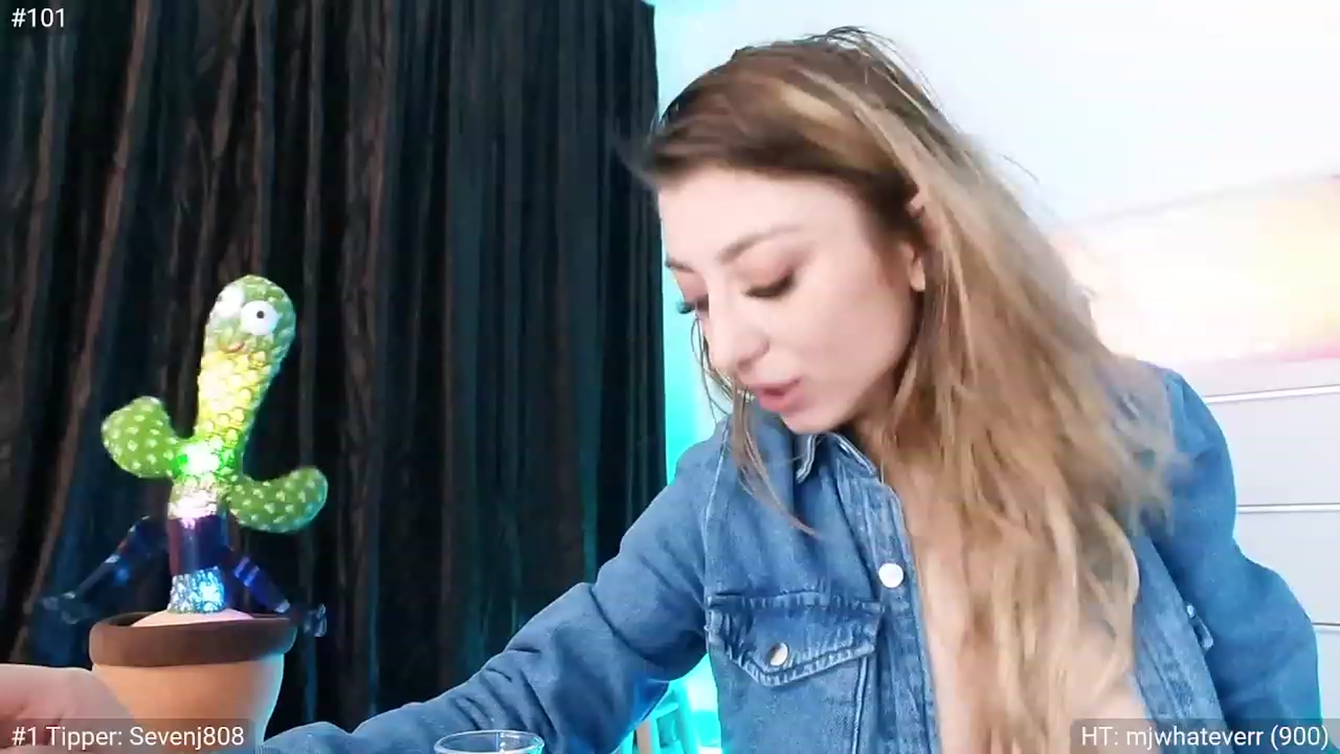 Gallery image thumbnail from hunny_bunny25's myfreecams stream on, 12/08/2022, 04:59 image 3 of 20