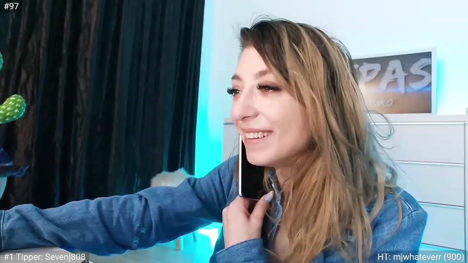 Gallery image thumbnail from hunny_bunny25's myfreecams stream on, 12/08/2022, 04:59 image 13 of 20