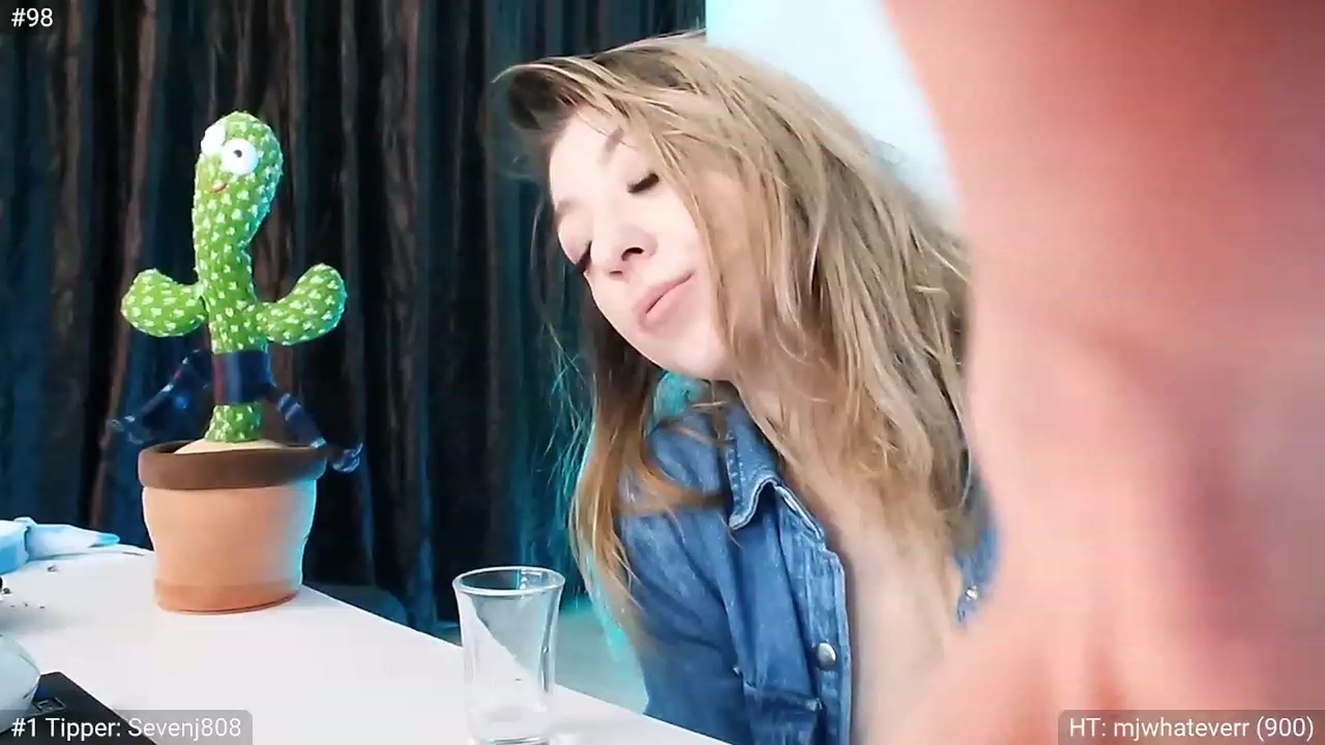 Gallery image thumbnail from hunny_bunny25's myfreecams stream on, 12/08/2022, 04:59 image 4 of 20