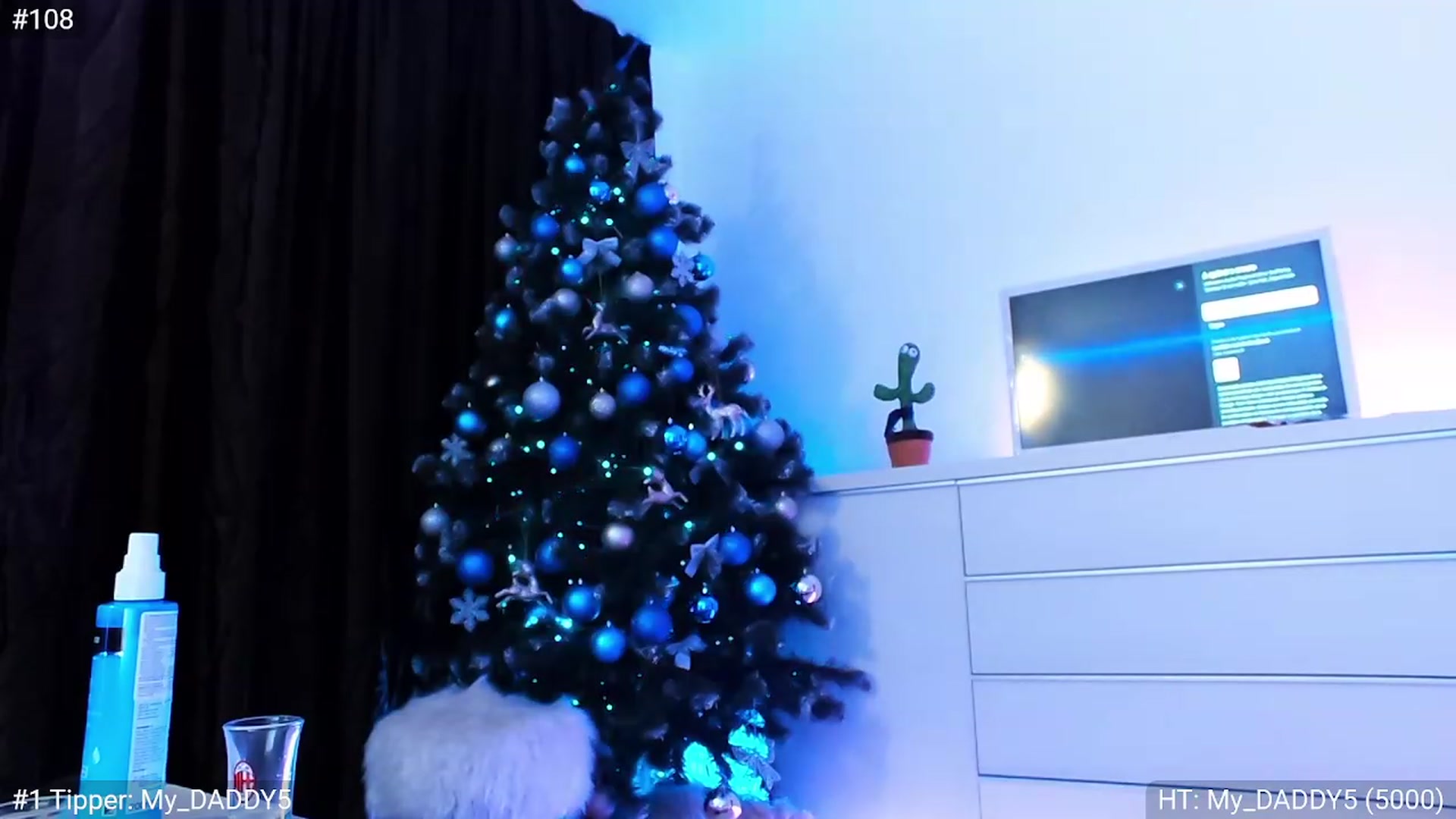 Gallery image thumbnail from hunny_bunny25's myfreecams stream on, 12/19/2022, 04:07 image 15 of 20