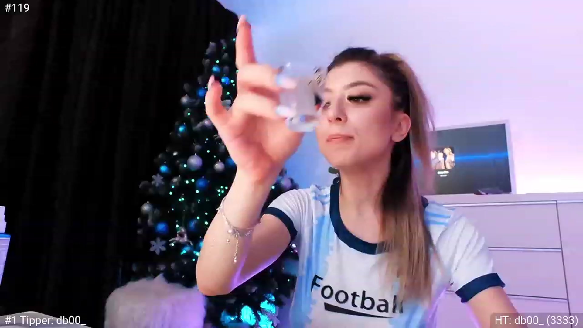 Gallery image thumbnail from hunny_bunny25's myfreecams stream on, 12/19/2022, 04:07 image 7 of 20