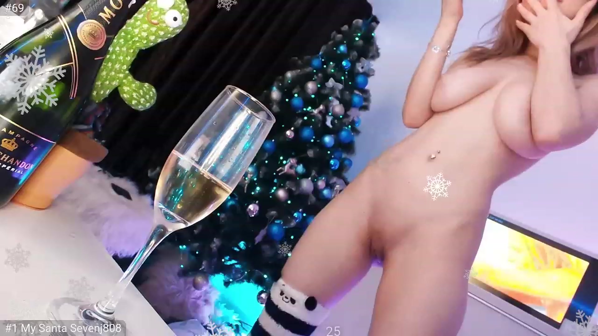 Gallery image thumbnail from hunny_bunny25's myfreecams stream on, 12/31/2022, 05:43 image 17 of 20