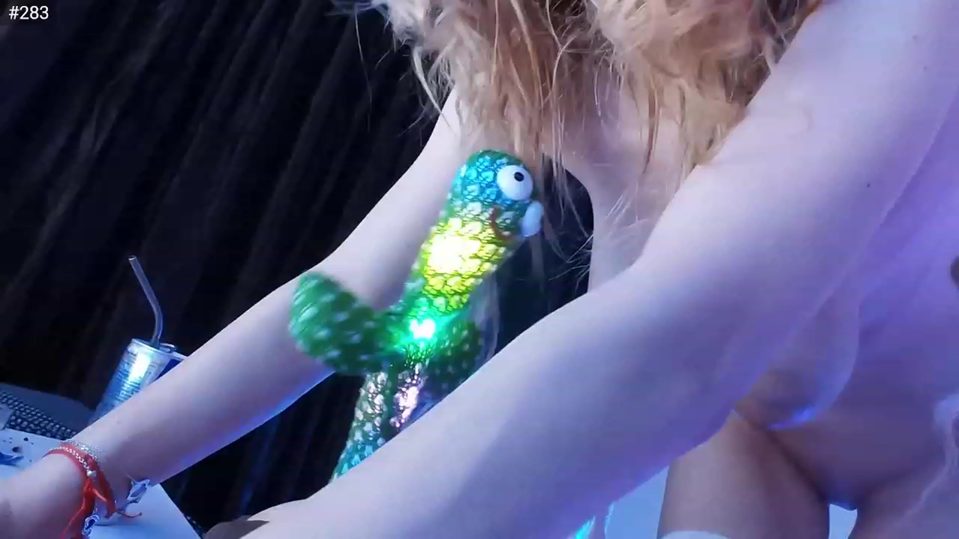 Gallery image thumbnail from hunny_bunny25's myfreecams stream on, 03/18/2023, 05:11 image 18 of 20