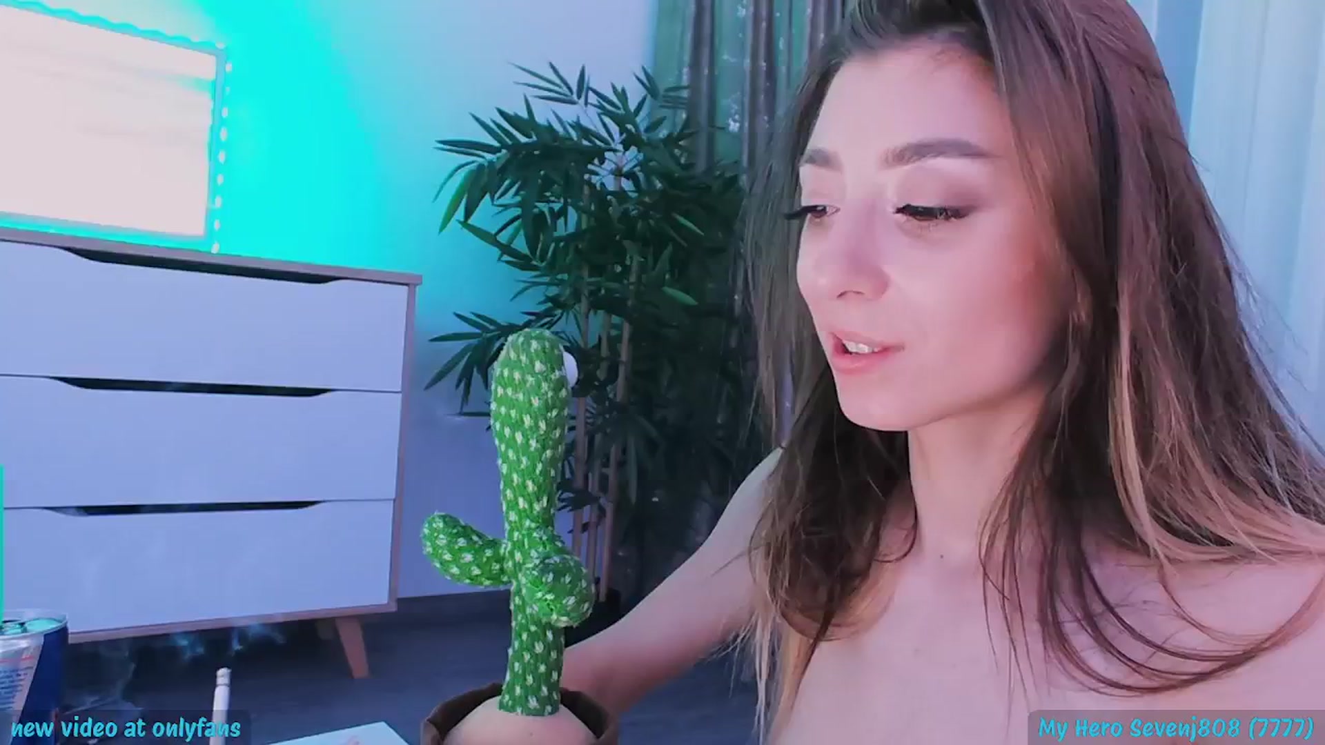 Gallery image thumbnail from hunny_bunny25's myfreecams stream on, 05/27/2024, 03:44 image 12 of 20