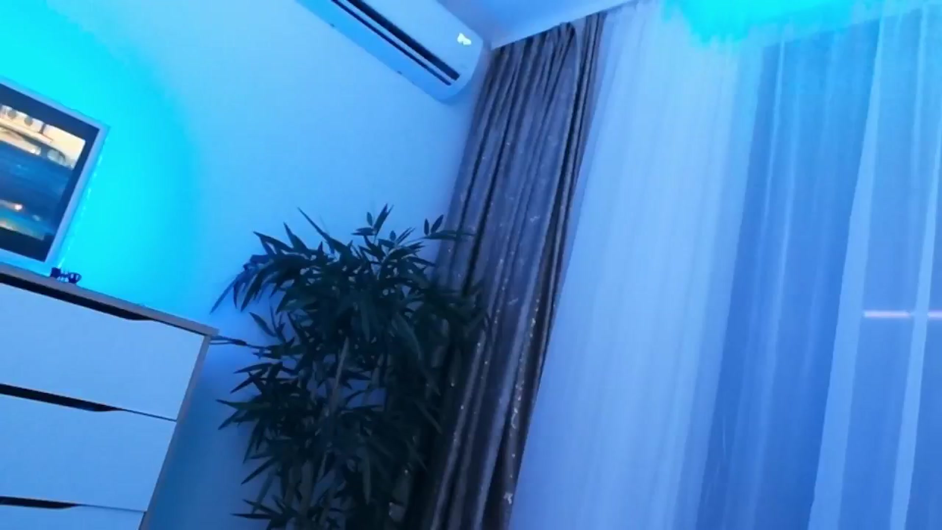 Gallery image thumbnail from hunny_bunny25's myfreecams stream on, 08/10/2024, 03:18 image 2 of 20