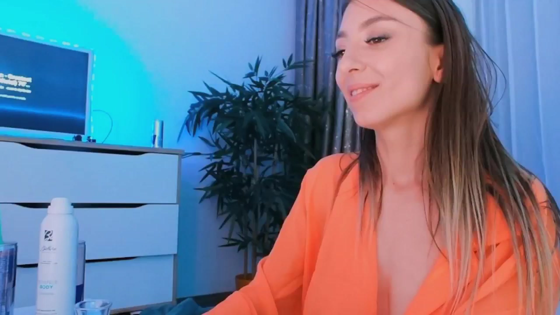 Gallery image thumbnail from hunny_bunny25's myfreecams stream on, 08/17/2024, 06:53 image 10 of 20