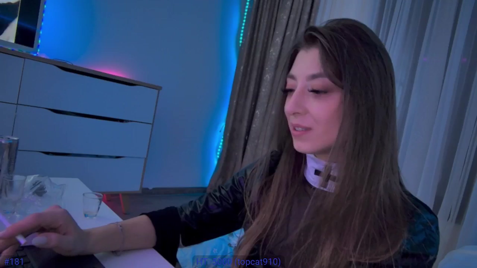 Gallery image thumbnail from hunny_bunny25's myfreecams stream on, 10/18/2025, 03:47 image 17 of 20