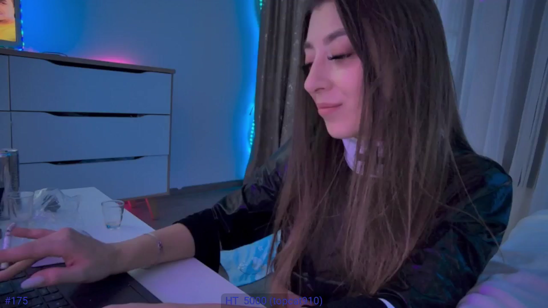 Gallery image thumbnail from hunny_bunny25's myfreecams stream on, 10/18/2025, 03:47 image 18 of 20
