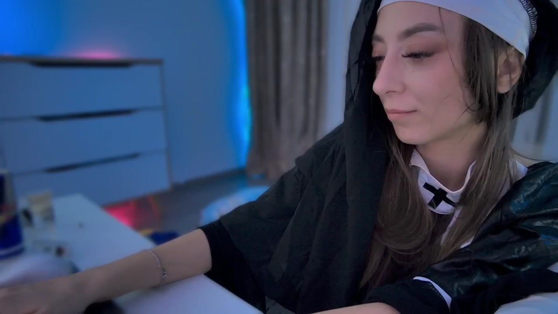 Gallery image thumbnail from hunny_bunny25's myfreecams stream on, 10/18/2025, 05:35 image 13 of 20