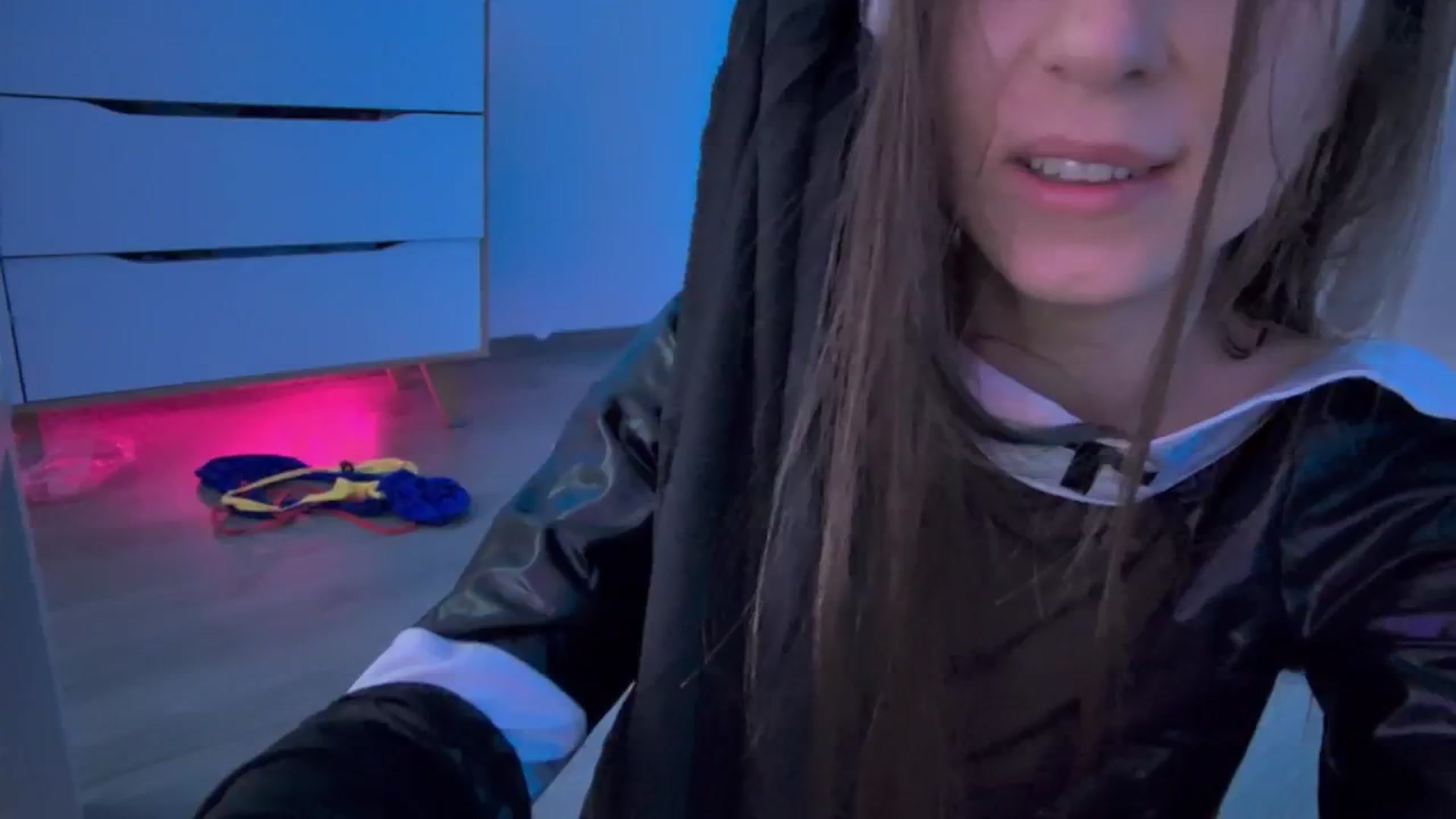 Gallery image thumbnail from hunny_bunny25's myfreecams stream on, 10/18/2025, 07:02 image 18 of 20