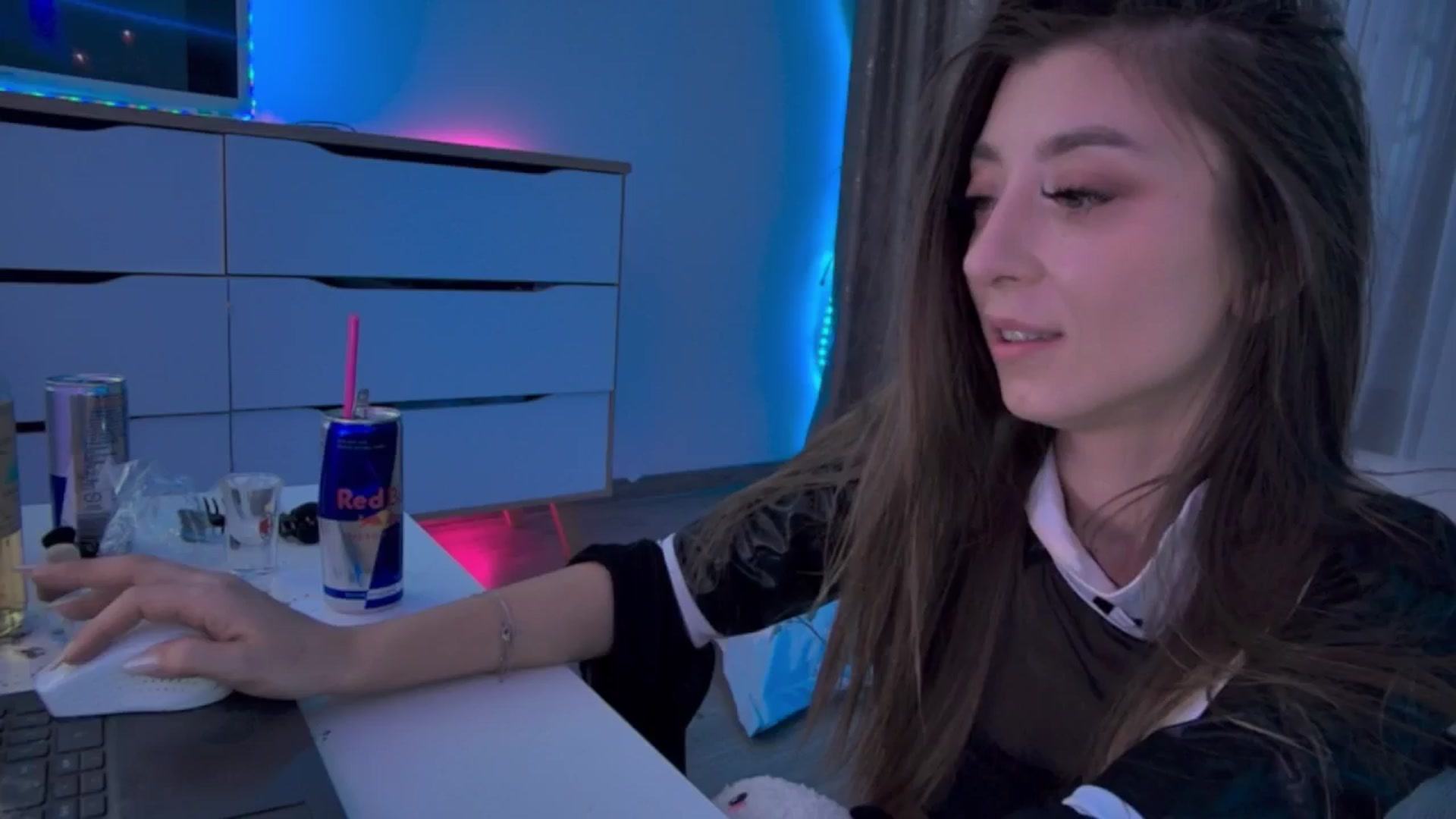 Gallery image thumbnail from hunny_bunny25's myfreecams stream on, 10/18/2025, 07:02 image 4 of 20