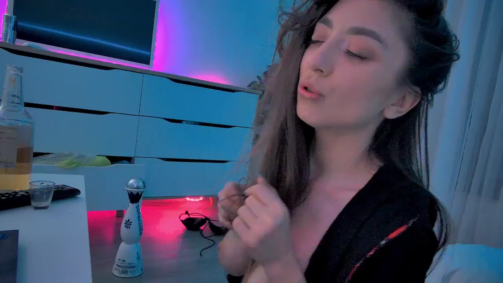Gallery image thumbnail from hunny_bunny25's myfreecams stream on, 01/10/2026, 08:21 image 8 of 20