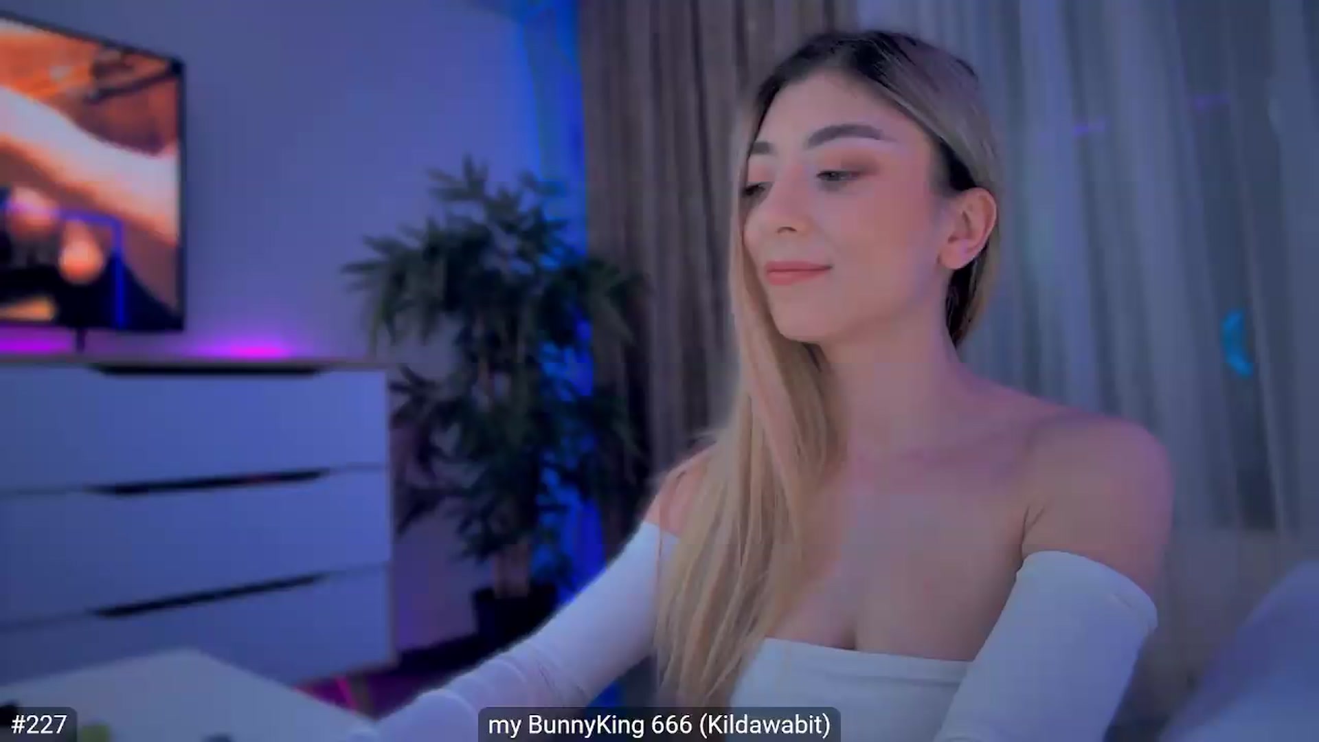 Gallery image thumbnail from hunny_bunny25's myfreecams stream on, 05/09/2026, 24:35 image 5 of 20