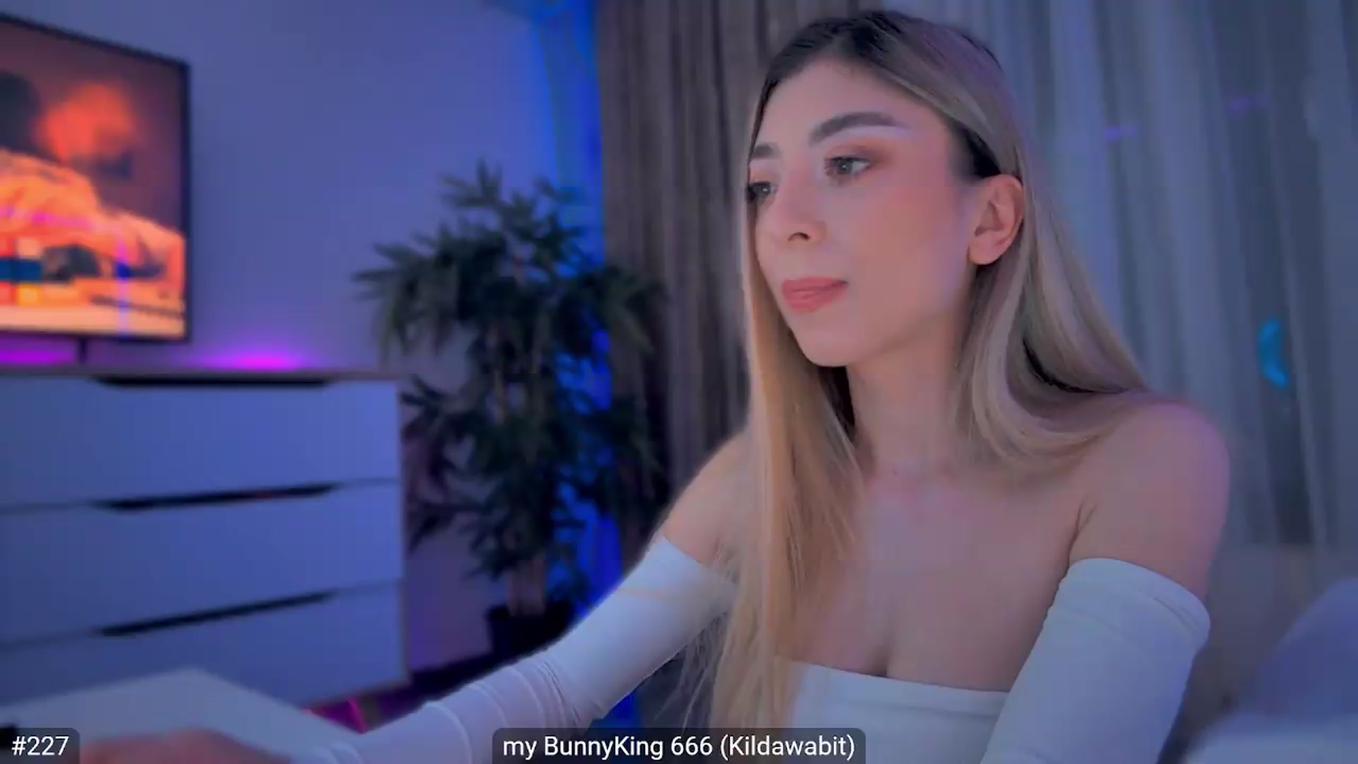 Gallery image thumbnail from hunny_bunny25's myfreecams stream on, 05/09/2026, 24:35 image 4 of 20