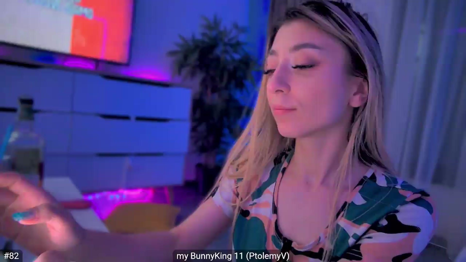 Gallery image thumbnail from hunny_bunny25's myfreecams stream on, 06/13/2026, 07:09 image 17 of 20
