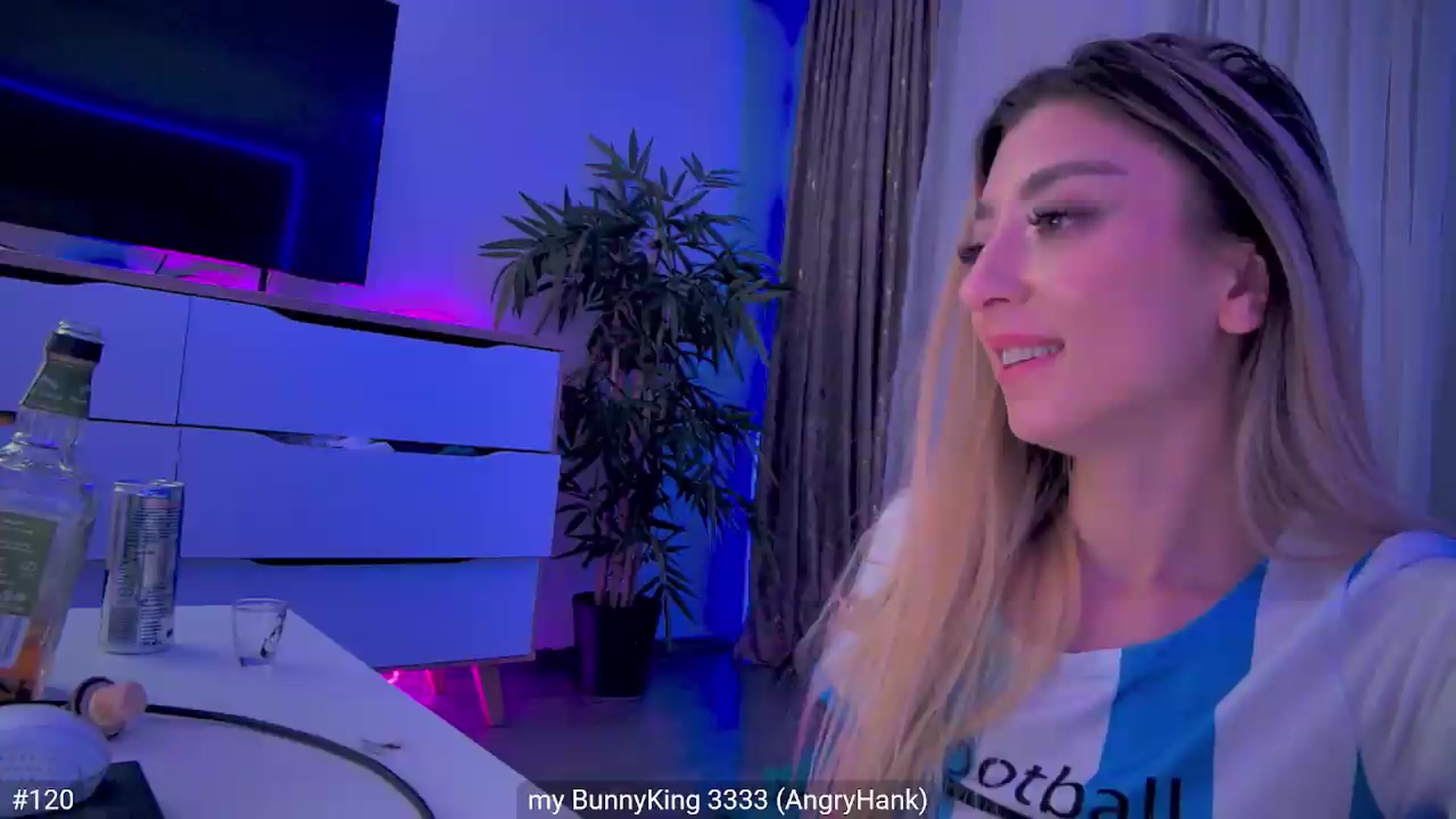 Gallery image thumbnail from hunny_bunny25's myfreecams stream on, 06/20/2026, 05:51 image 8 of 20