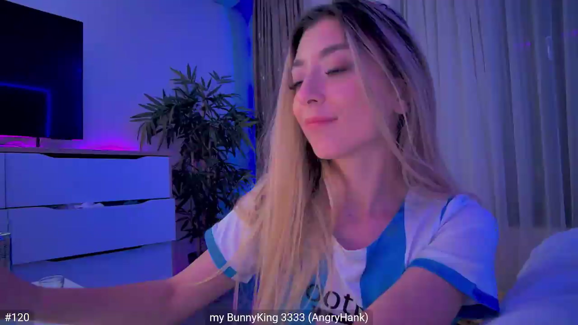 Gallery image thumbnail from hunny_bunny25's myfreecams stream on, 06/20/2026, 05:51 image 7 of 20