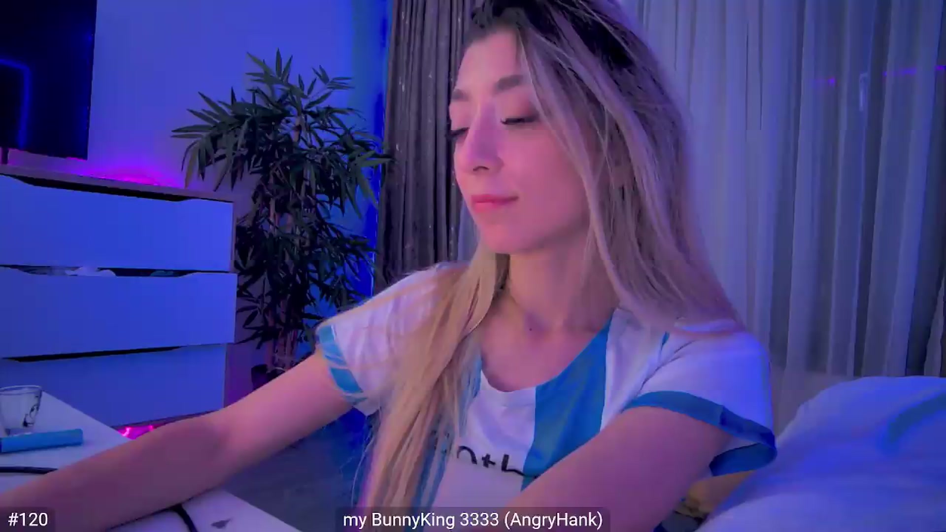 Gallery image thumbnail from hunny_bunny25's myfreecams stream on, 06/20/2026, 05:51 image 1 of 20