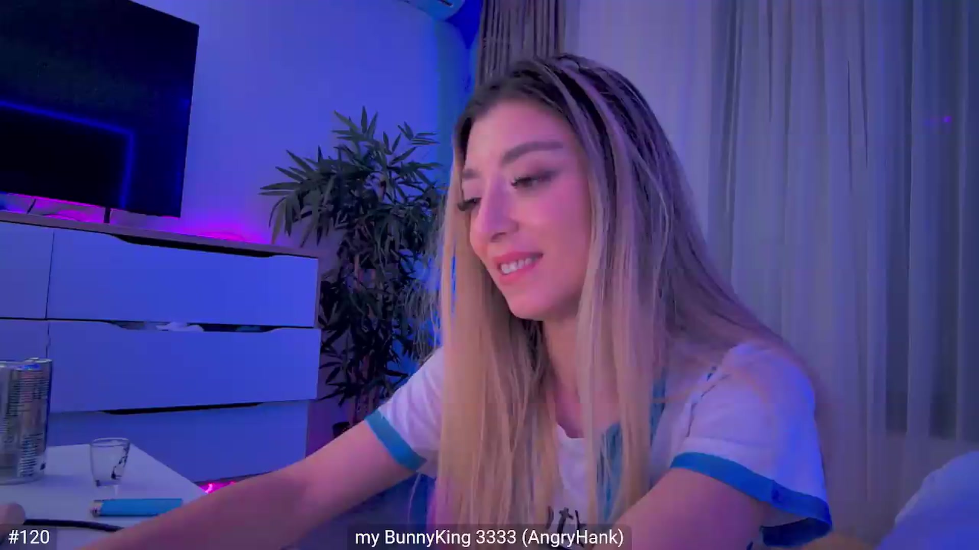 Gallery image thumbnail from hunny_bunny25's myfreecams stream on, 06/20/2026, 05:51 image 9 of 20