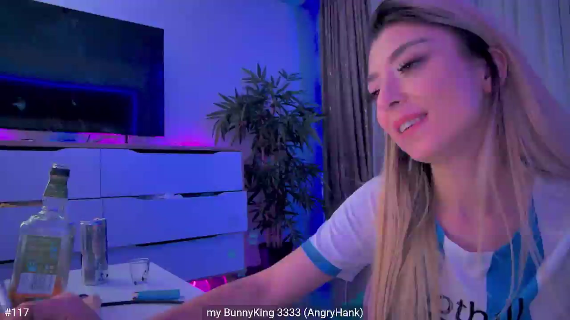 Gallery image thumbnail from hunny_bunny25's myfreecams stream on, 06/20/2026, 05:51 image 18 of 20