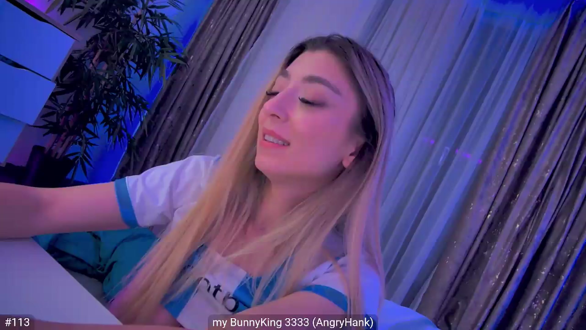 Gallery image thumbnail from hunny_bunny25's myfreecams stream on, 06/20/2026, 07:19 image 6 of 20