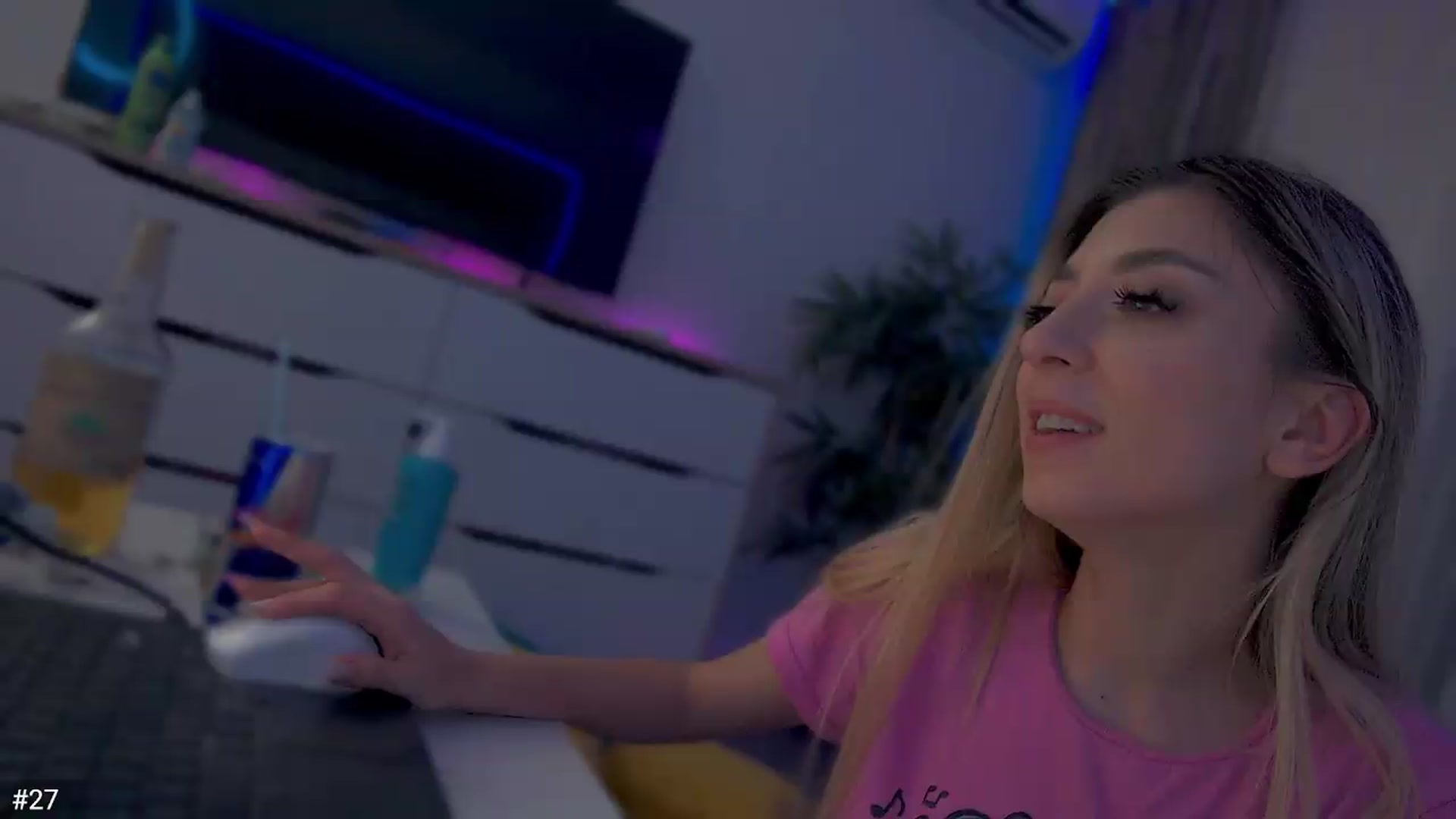 Gallery image thumbnail from hunny_bunny25's myfreecams stream on, 07/04/2026, 09:18 image 2 of 20