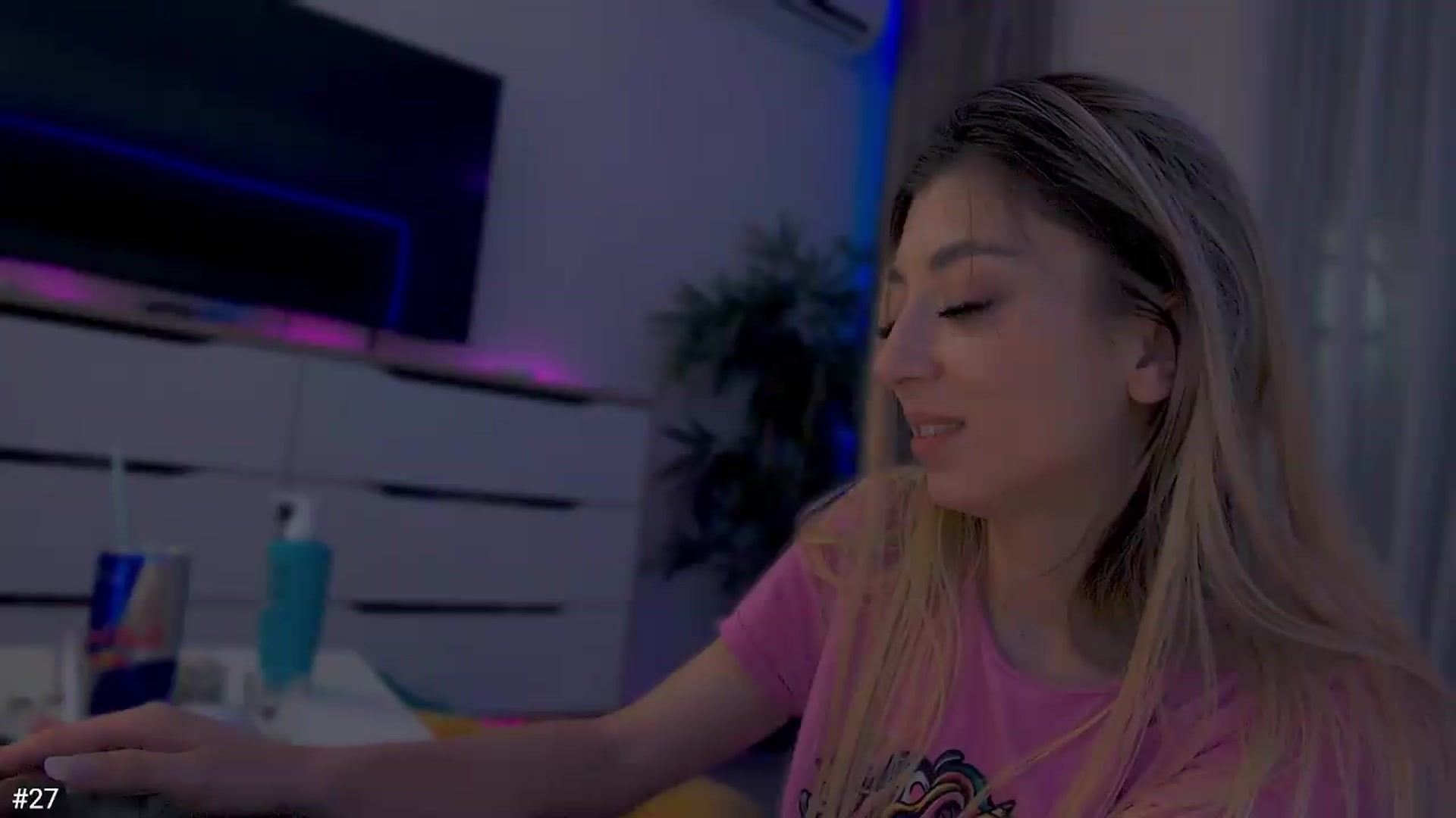 Gallery image thumbnail from hunny_bunny25's myfreecams stream on, 07/04/2026, 09:18 image 8 of 20
