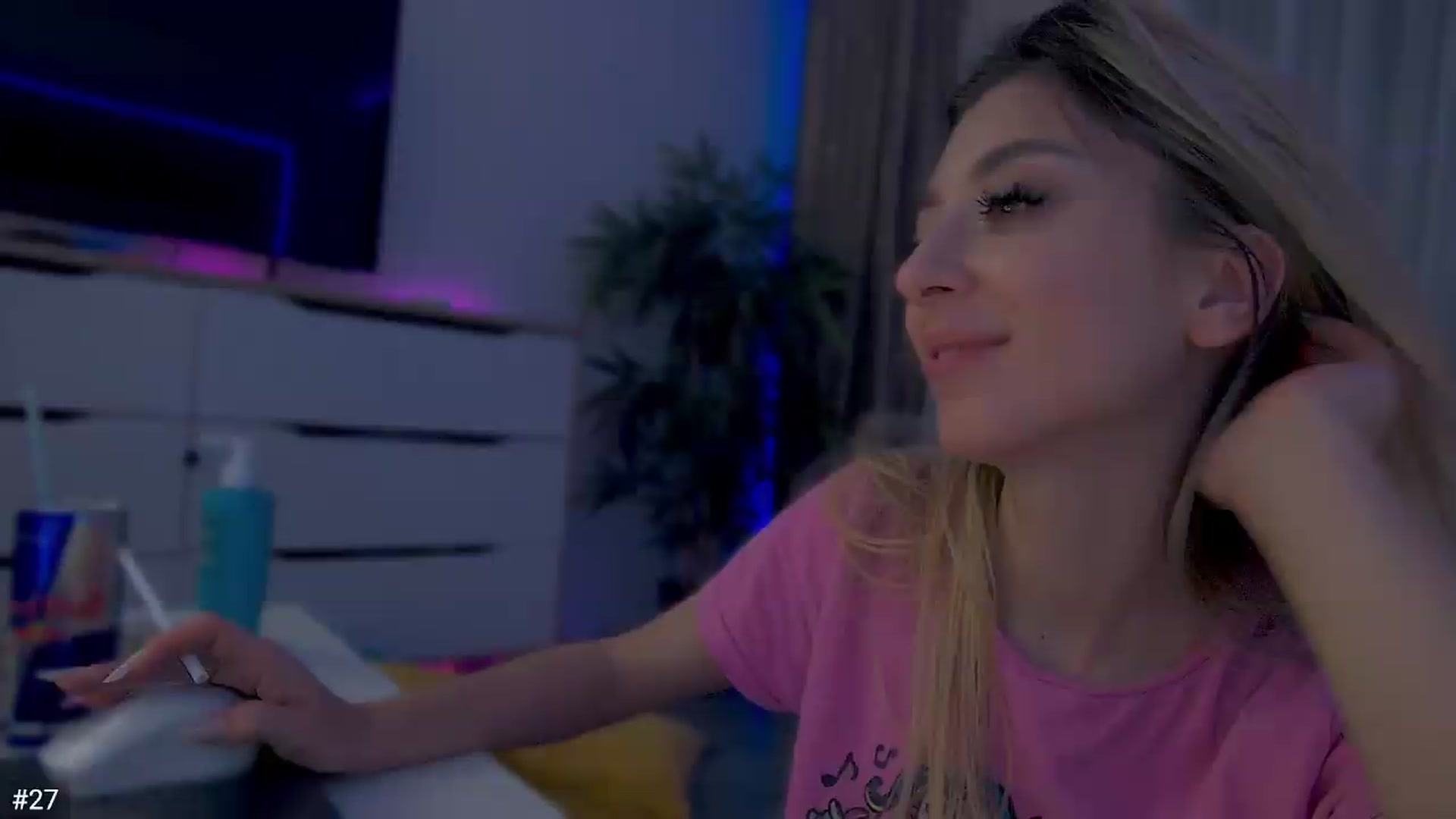 Gallery image thumbnail from hunny_bunny25's myfreecams stream on, 07/04/2026, 09:18 image 7 of 20