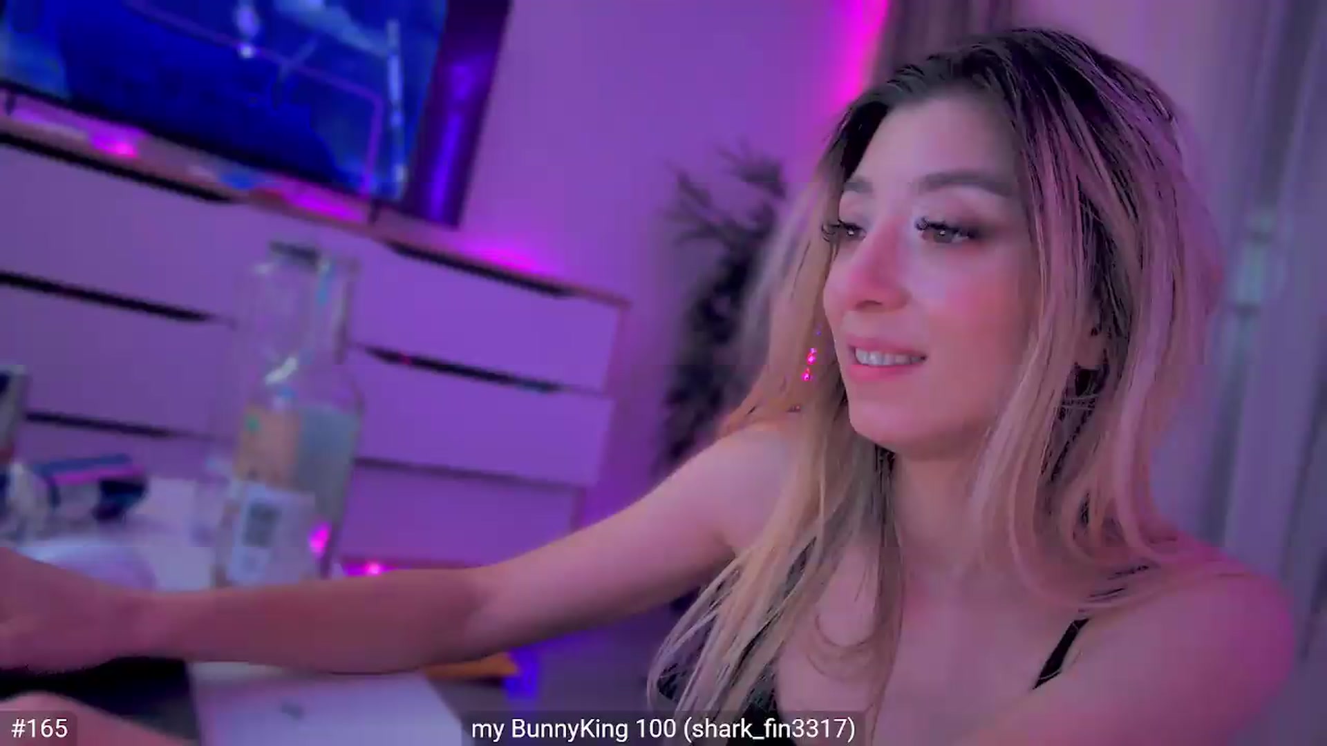 Gallery image thumbnail from hunny_bunny25's myfreecams stream on, 08/29/2026, 08:06 image 7 of 20