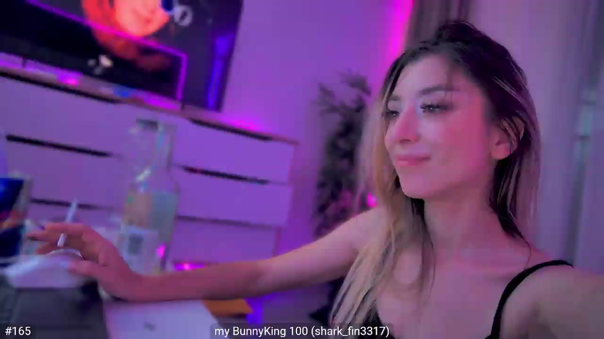 Gallery image thumbnail from hunny_bunny25's myfreecams stream on, 08/29/2026, 08:06 image 6 of 20