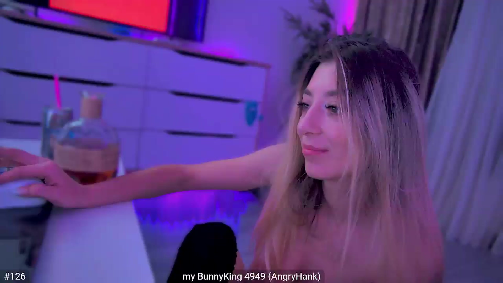 Gallery image thumbnail from hunny_bunny25's myfreecams stream on, 08/31/2026, 06:19 image 6 of 20