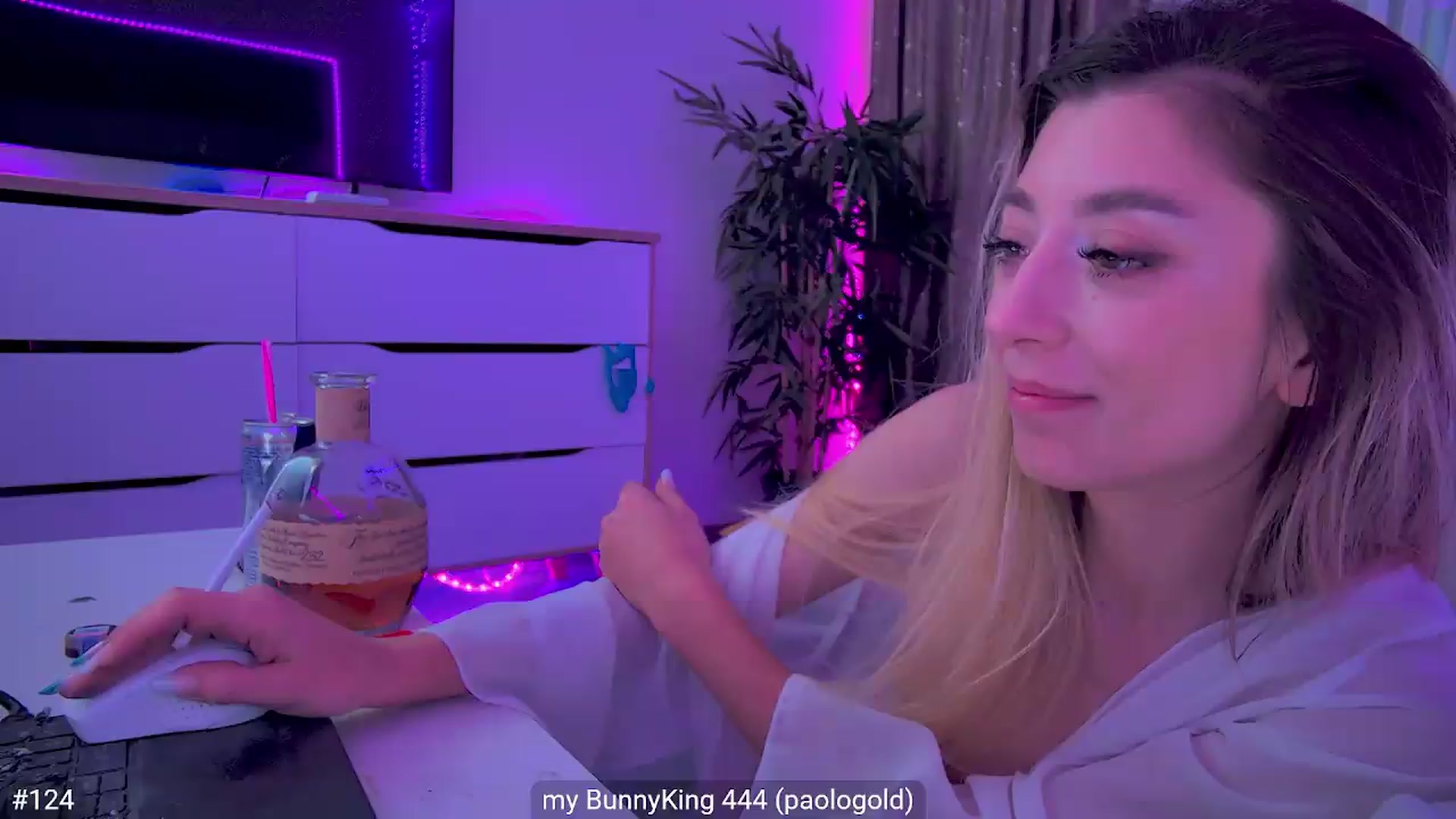 Gallery image thumbnail from hunny_bunny25's myfreecams stream on, 08/31/2026, 08:47 image 1 of 20