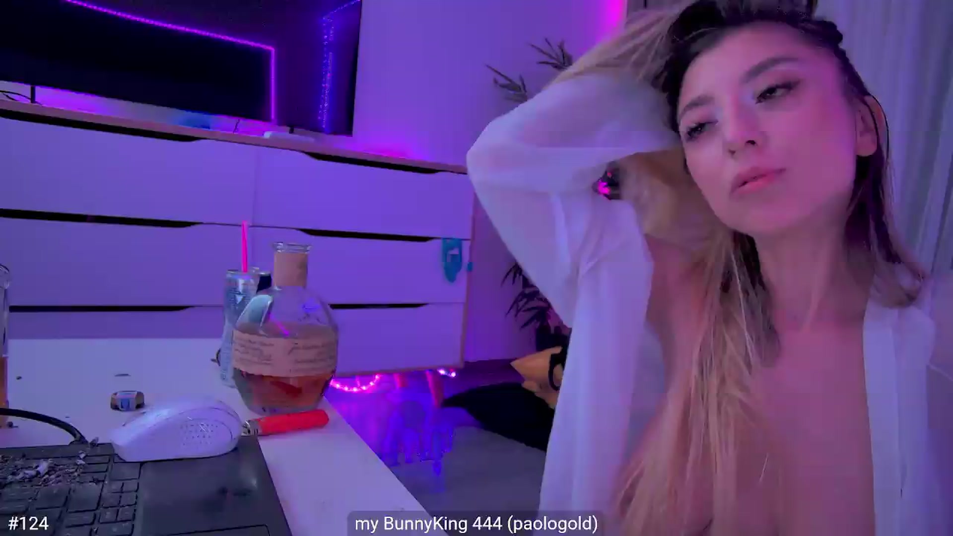 Gallery image thumbnail from hunny_bunny25's myfreecams stream on, 08/31/2026, 08:47 image 8 of 20